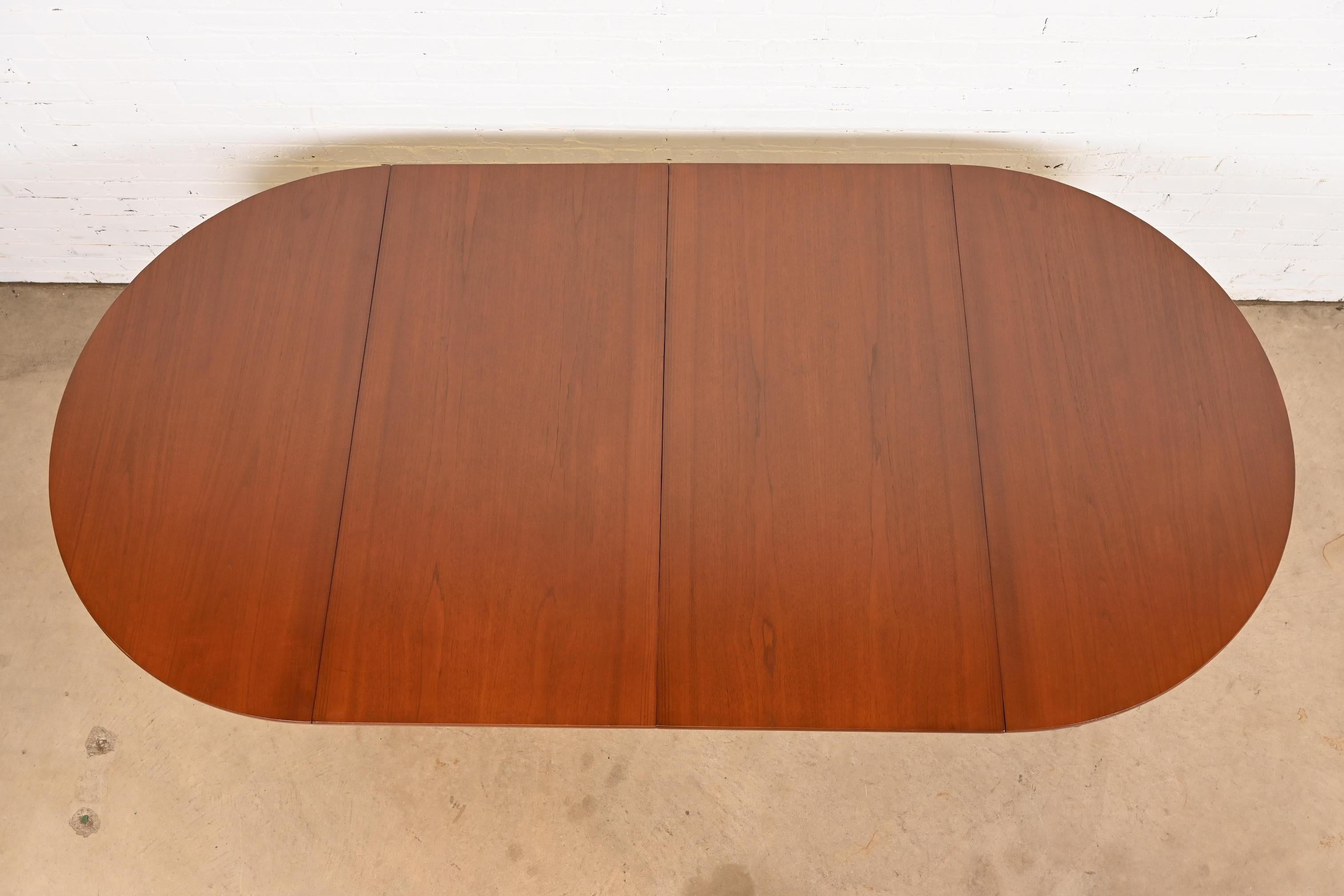 Milieu du XXe siècle Table de salle à manger à rallonge moderne danoise en teck Hans Wegner pour Andreas Tuck en vente