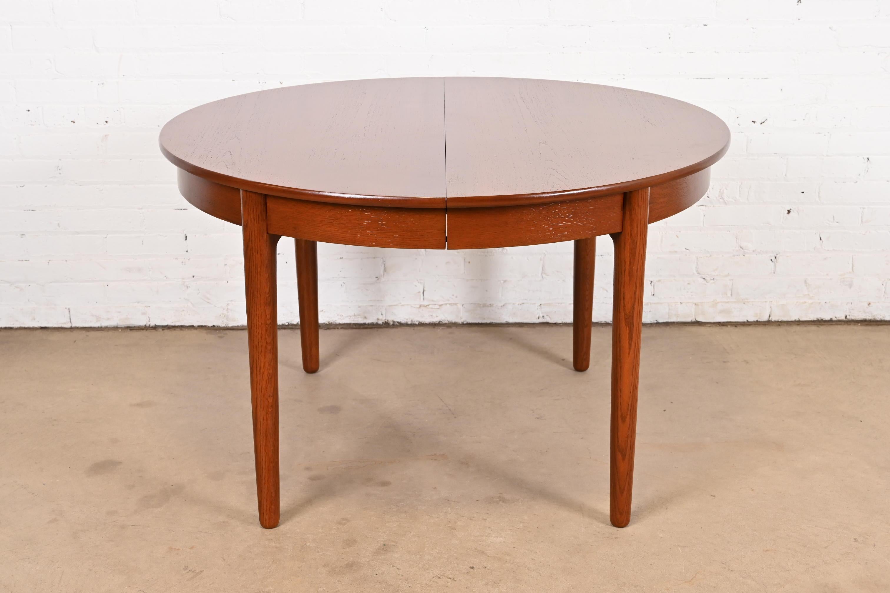 Table de salle à manger à rallonge moderne danoise en teck Hans Wegner pour Andreas Tuck en vente 1