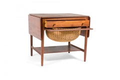 Hans Wegner für Andreas Tuck, dänischer Nähtisch aus Teakholz und Korbweide mit klappbaren Blättern