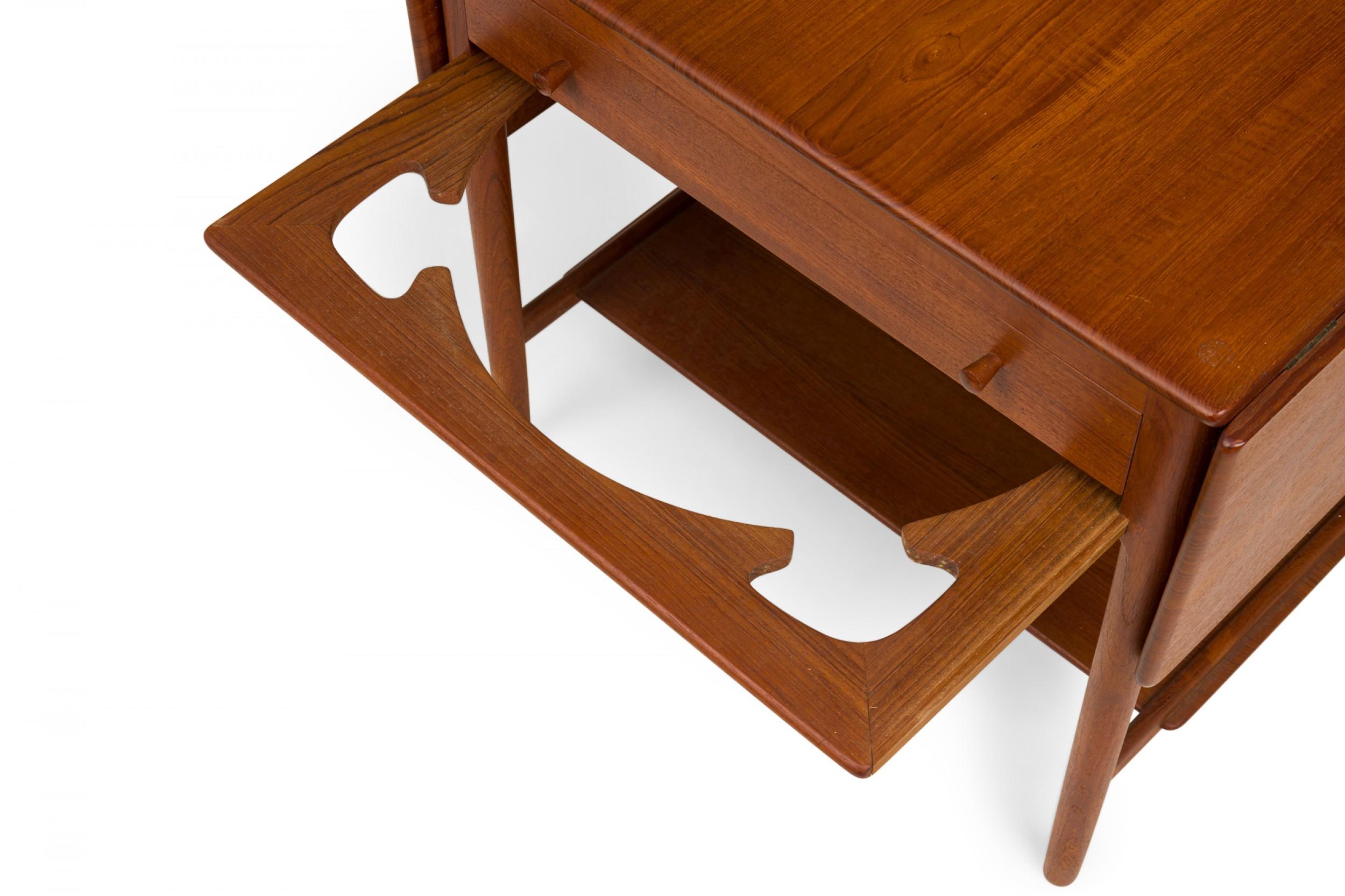 Hans Wegner for Andreas Tuck Mid-Century Teak Wood Drop Leaf Sewing Table For Sale 2