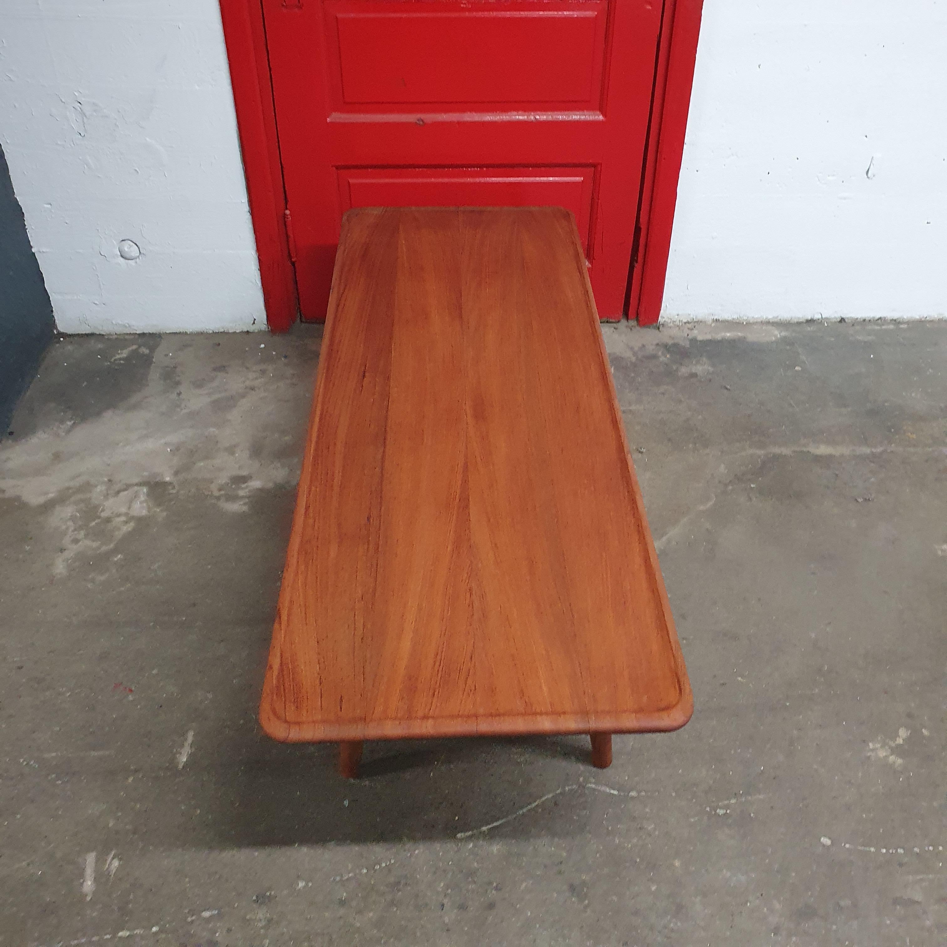Hans Wegner for Andreas Tuck Teak and Oak Coffee Table In Good Condition For Sale In Philadelphia, PA