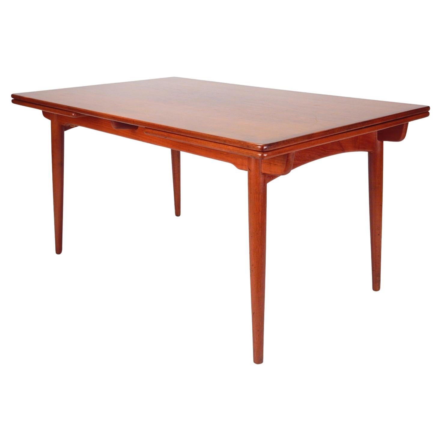 Hans Wegner design mod. AT-312 drop-leaf dining table for Andreas Tuck.
Made in Denmark. Seats eight comfortably.
Gorgeous teak wood with amazing grain. Signed on underside as pictured.
Clean all original condition (not refinished) with no damage