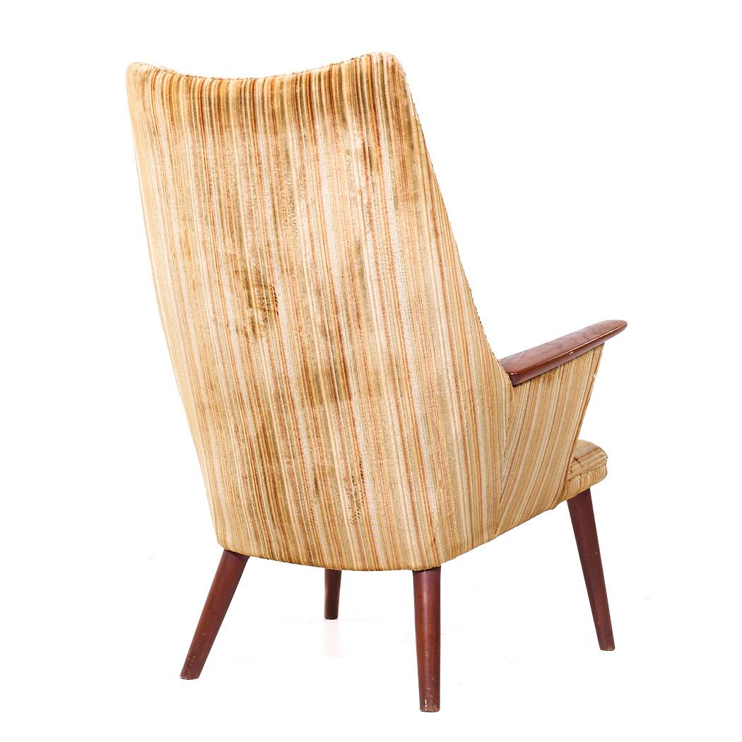 Hans Wegner for AP Stolen AP-28 Mid Century Danish Oak Mama Bear Lounge Chair In Good Condition For Sale In Countryside, IL