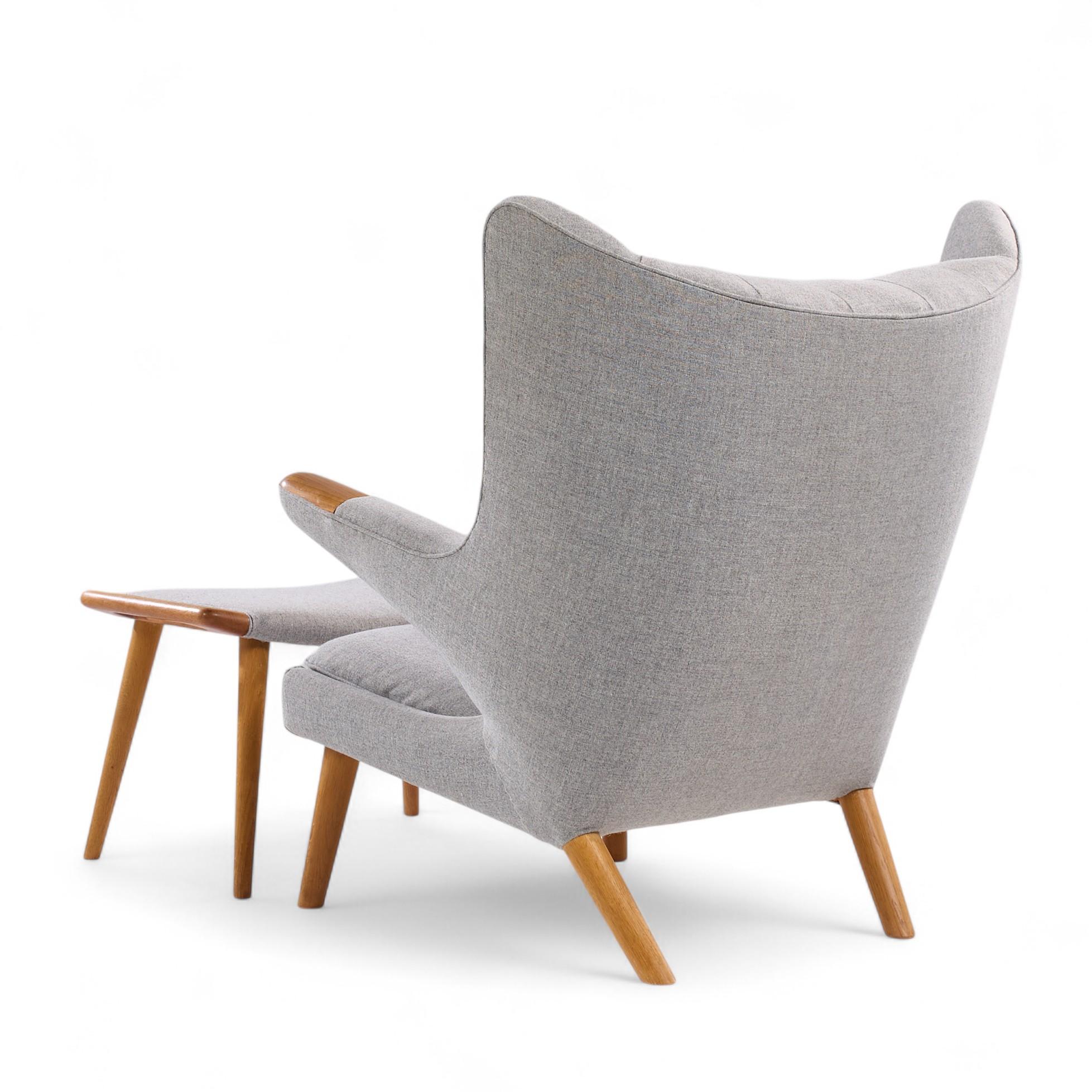 Hans Wegner für AP Stolen AP19 Mid Century Papa Bear Chair und Ottoman im Zustand „Gut“ im Angebot in Franklin Park, IL