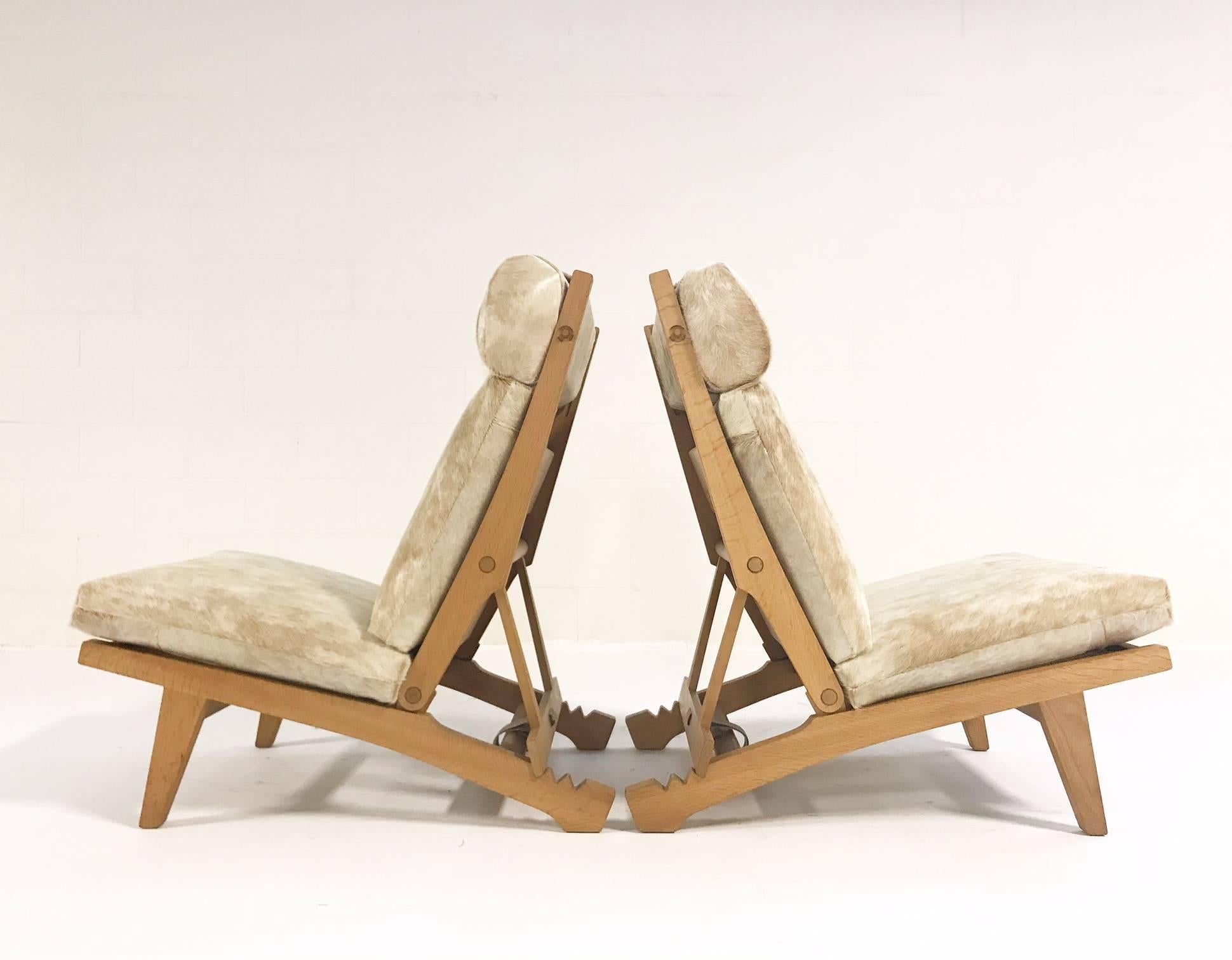 Hans Wegner for AP Stolen AP71 Lounge Chairs in Brazilian Cowhide, circa 1969 In Excellent Condition In SAINT LOUIS, MO
