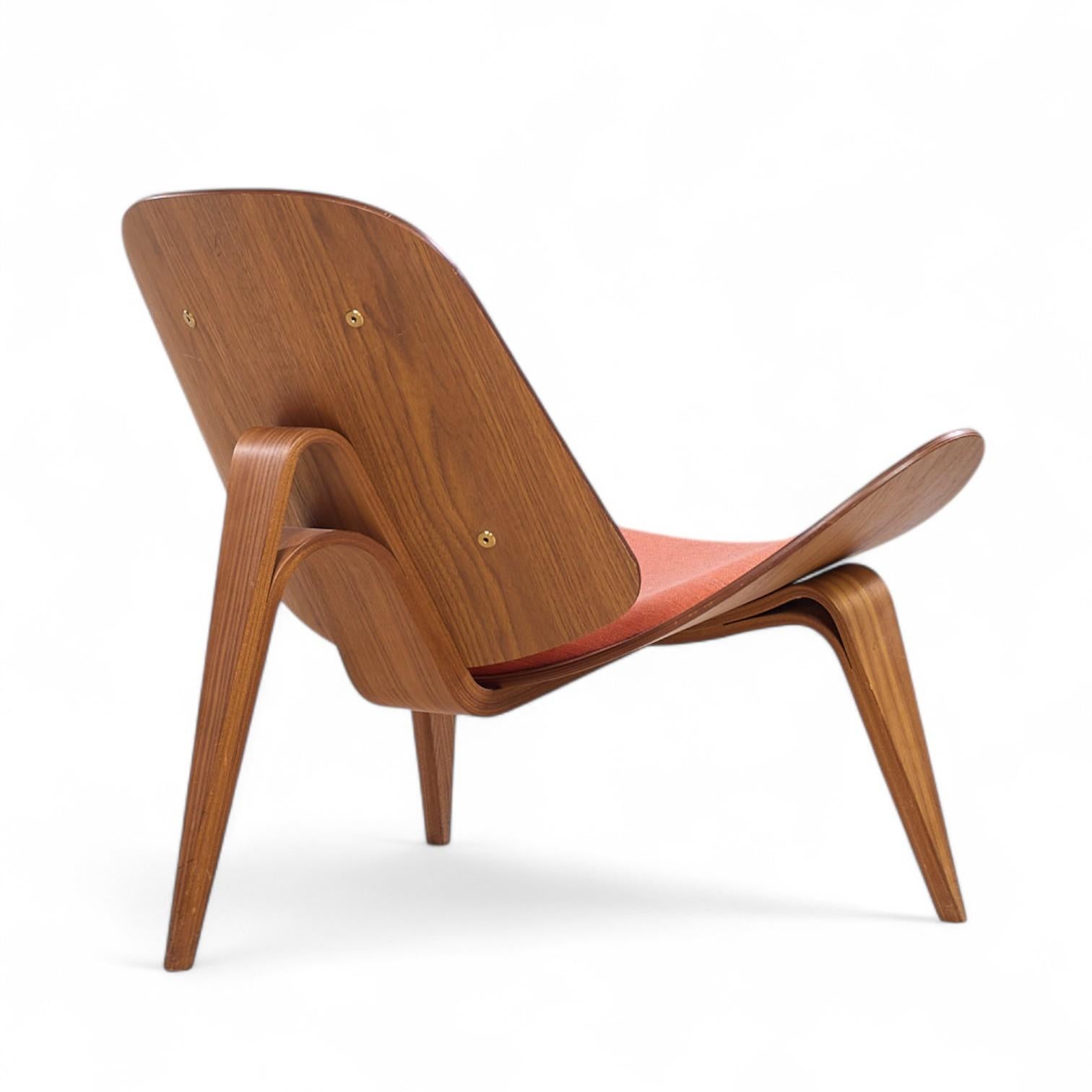Hans Wegner pour Carl Hansen CH07 Chaises coquilles en noyer du milieu du siècle - Paire en vente 3