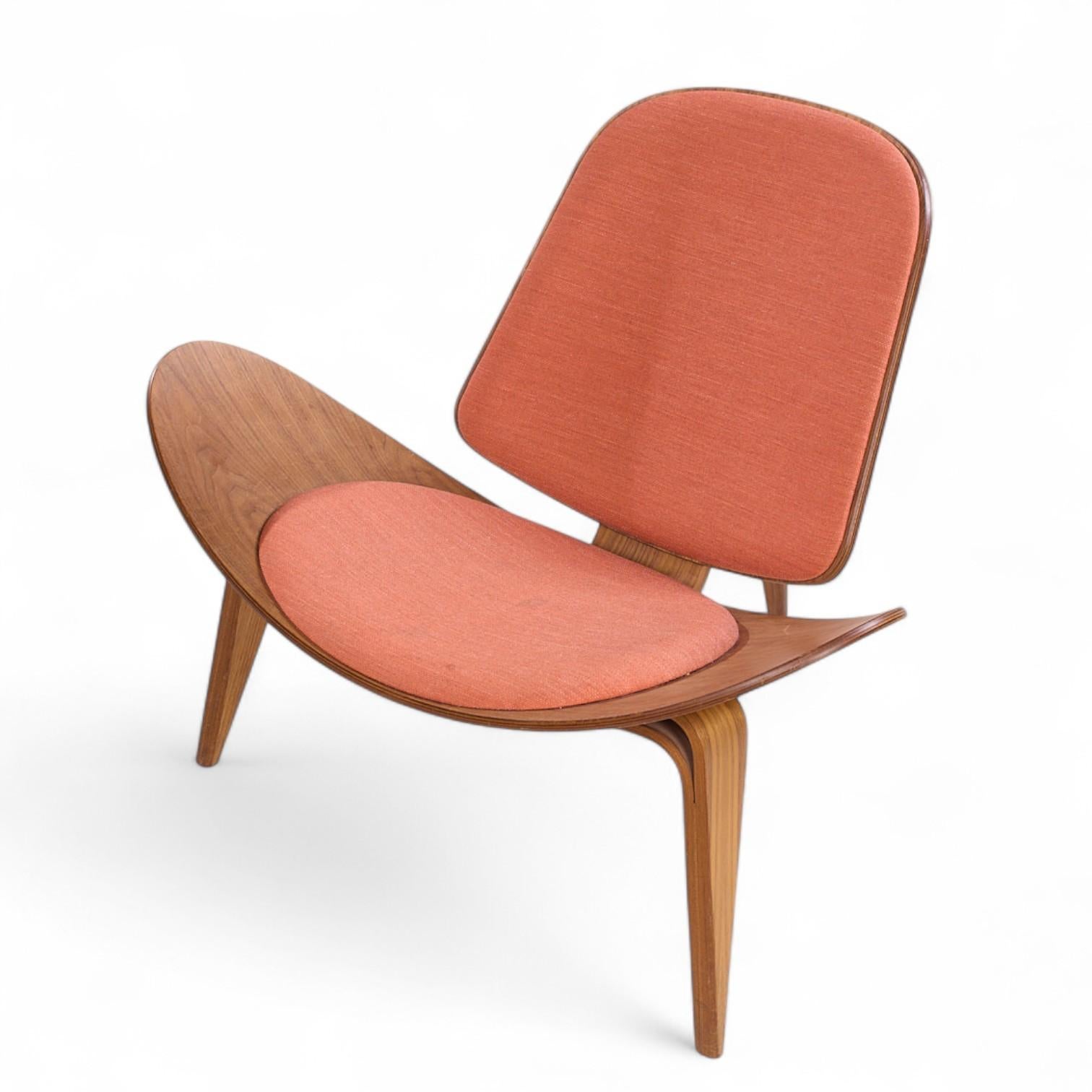 Hans Wegner pour Carl Hansen CH07 Chaises coquilles en noyer du milieu du siècle - Paire en vente 5