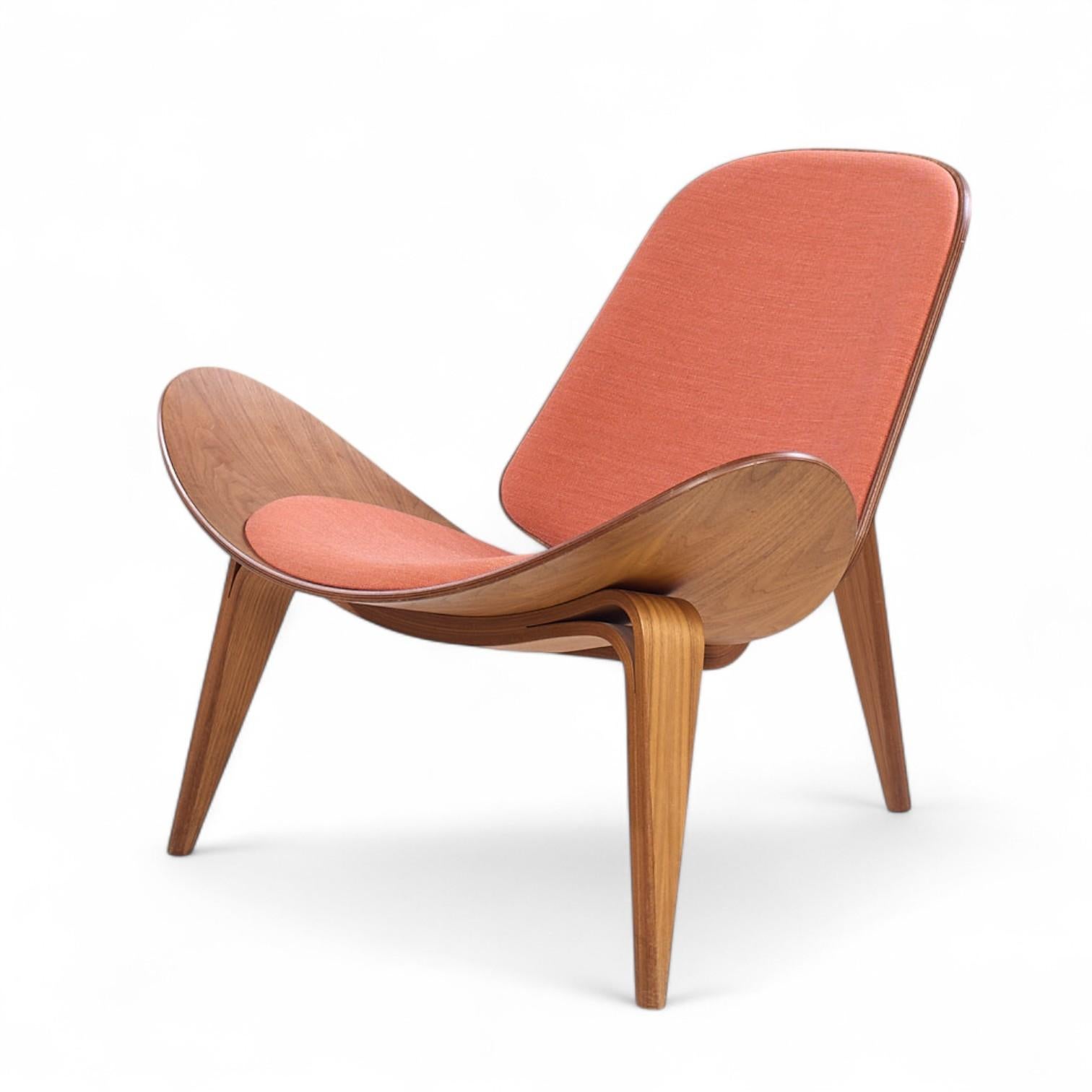 20ième siècle Hans Wegner pour Carl Hansen CH07 Chaises coquilles en noyer du milieu du siècle - Paire en vente