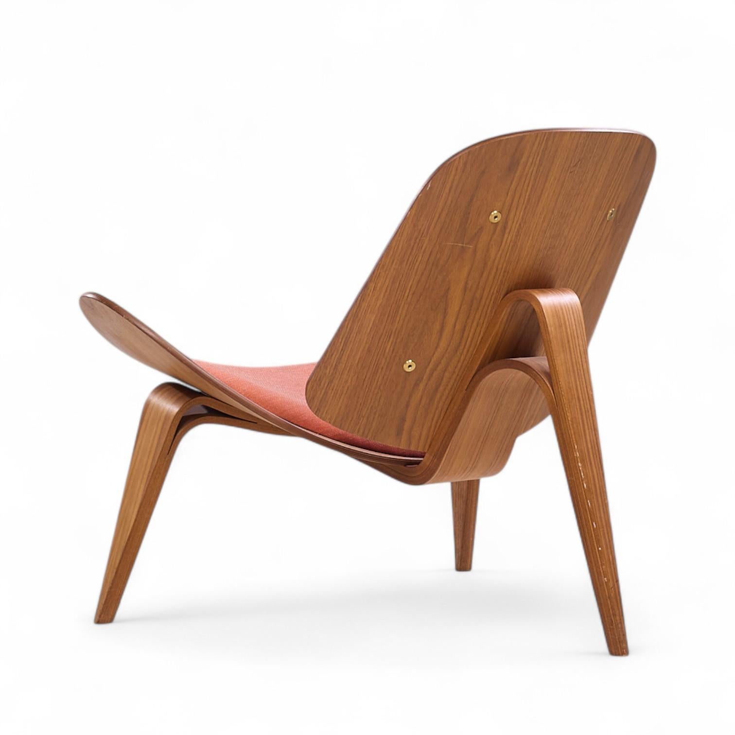 Hans Wegner pour Carl Hansen CH07 Chaises coquilles en noyer du milieu du siècle - Paire en vente 1