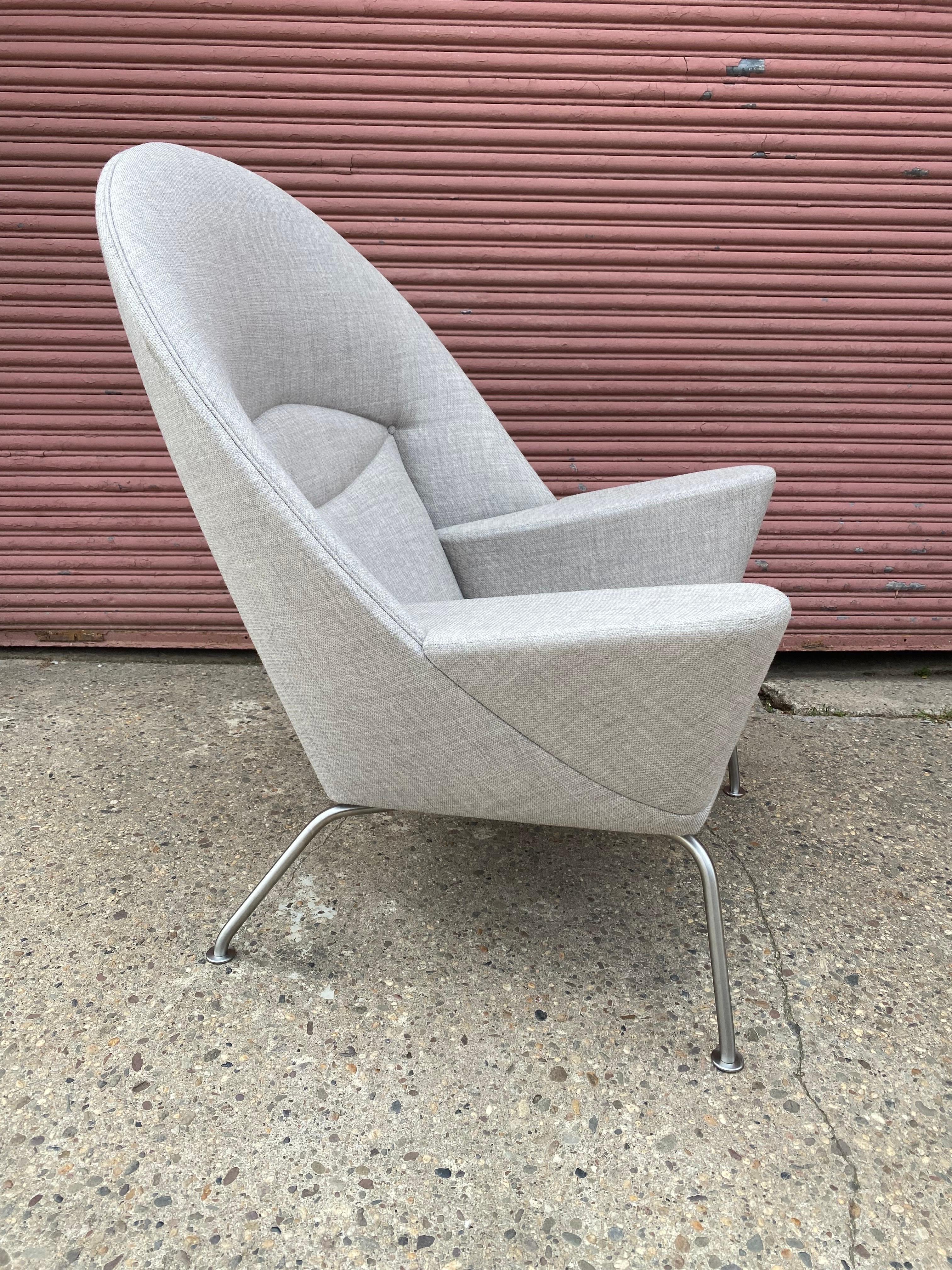 Contemporary Hans Wegner for Carl Hansen CH468 Oculus Lounge Chair For Sale