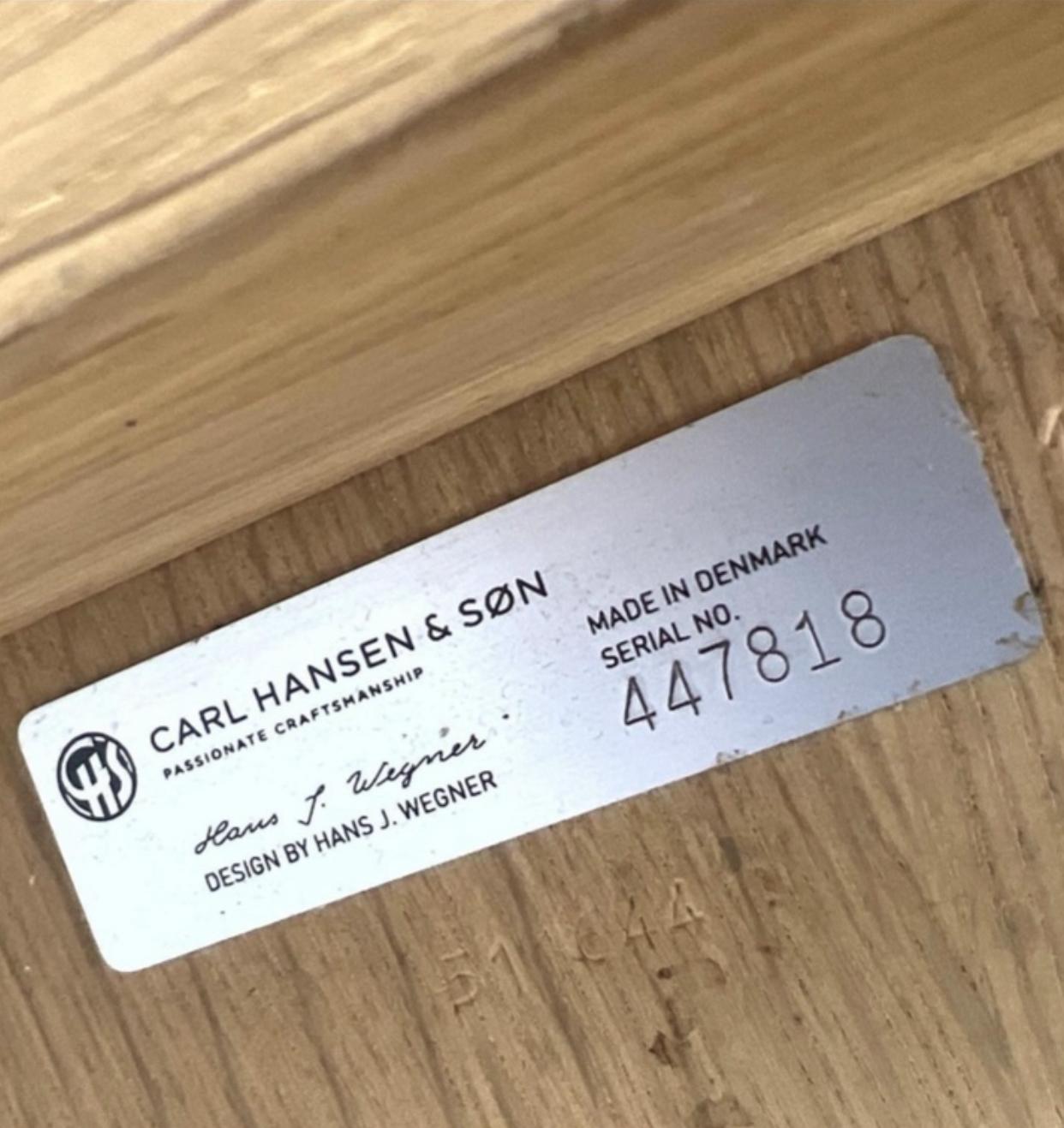 Hans Wegner für Carl Hansen, Couchtisch aus Eiche mit 38 Diametern.  im Angebot 1