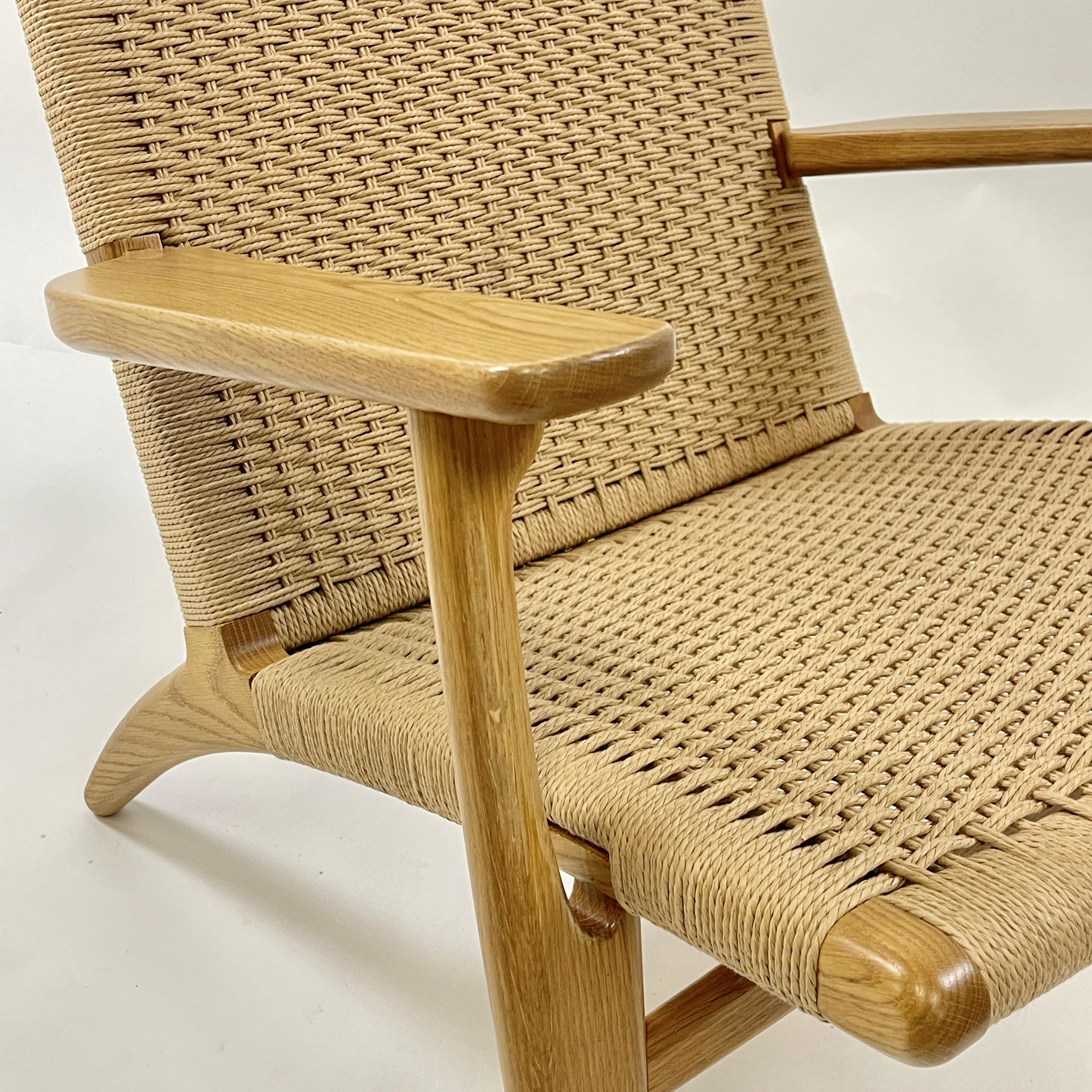 Hans Wegner for Carl Hansen Oak and Woven Papercord CH25 Chair For Sale 3