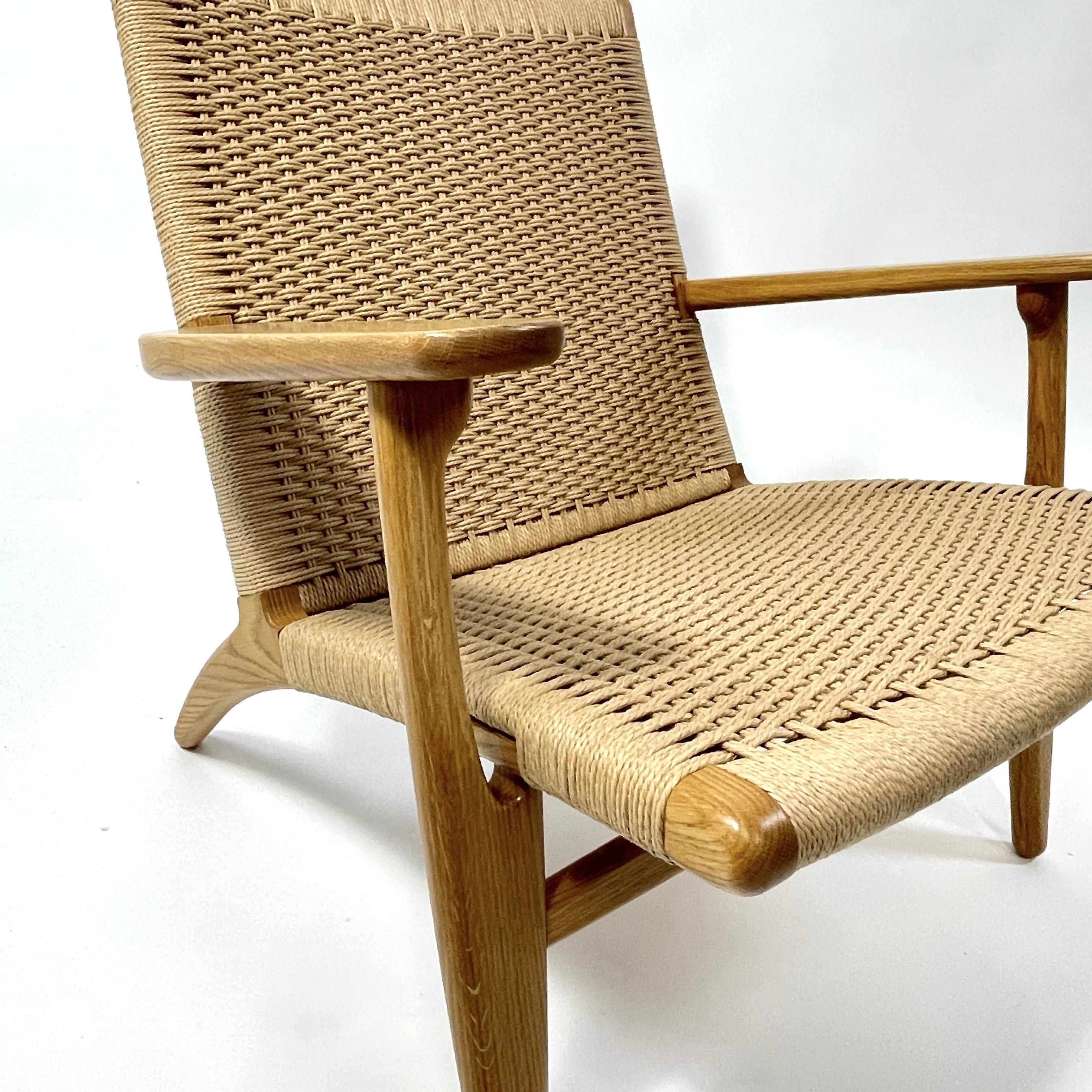 Hans Wegner for Carl Hansen Oak and Woven Papercord CH25 Chair For Sale 1