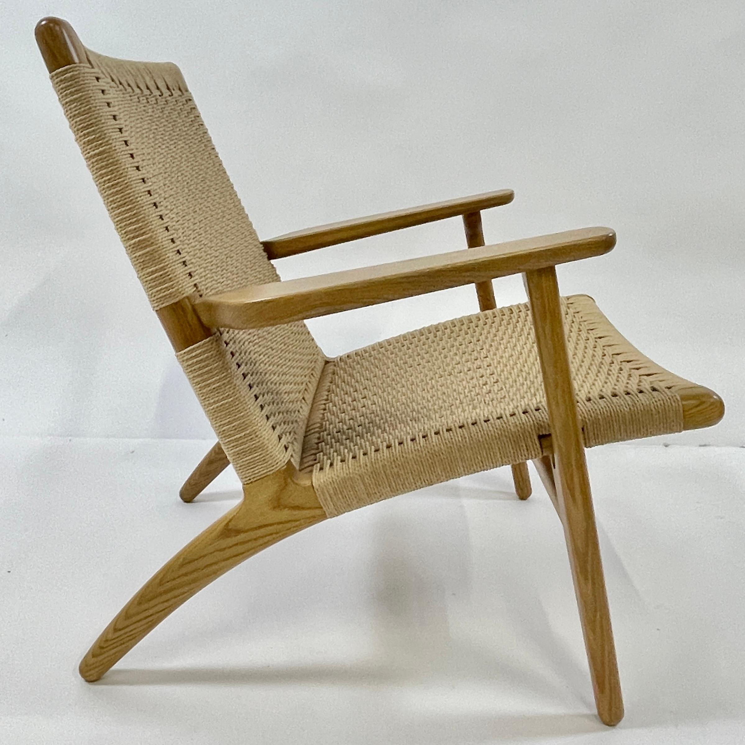 Hans Wegner for Carl Hansen Oak and Woven Papercord CH25 Chair For Sale 1