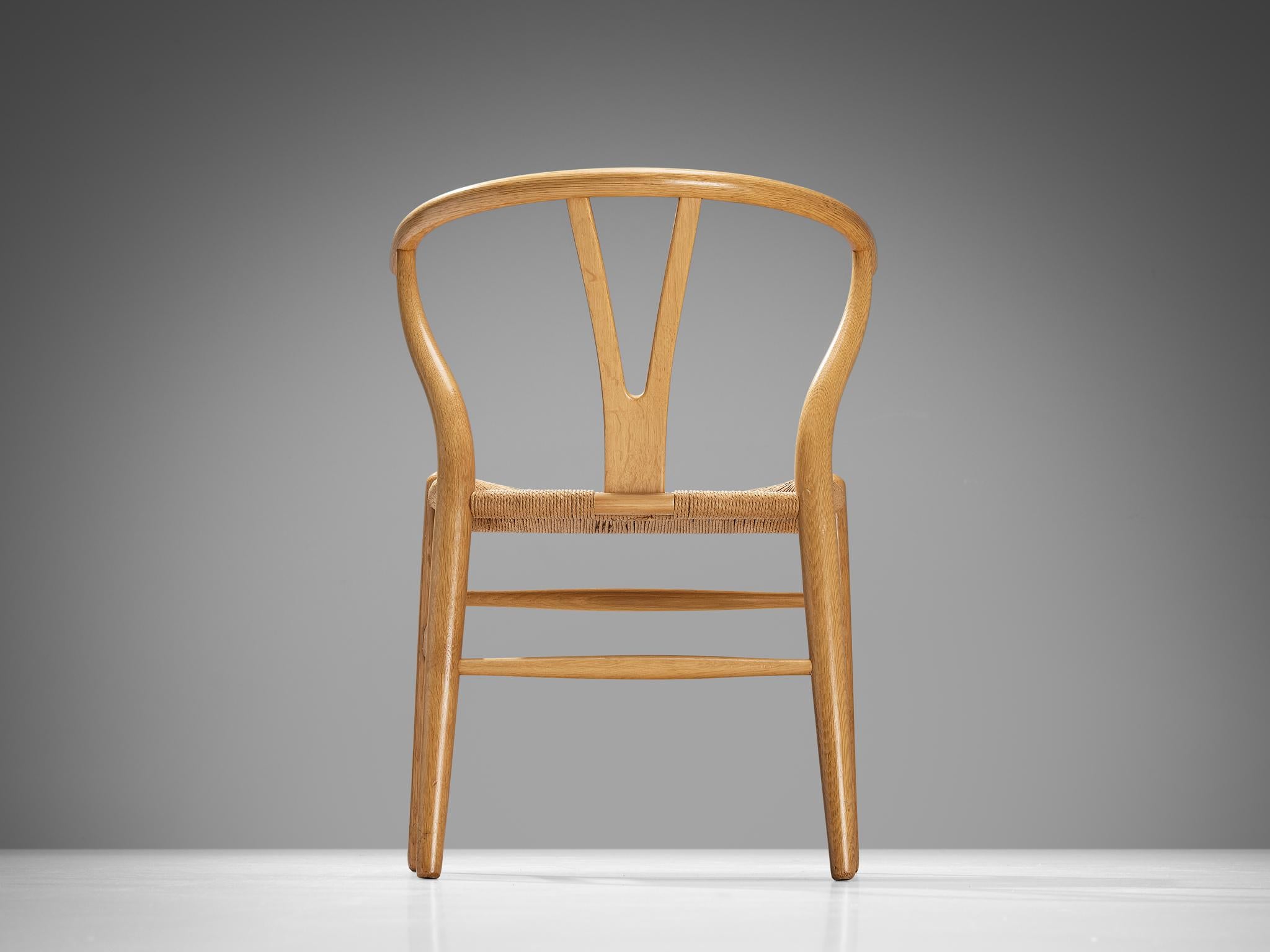 Scandinavian Modern Hans Wegner for Carl Hansen & Søn Pair of 'Wishbone' Chairs in Oak  For Sale
