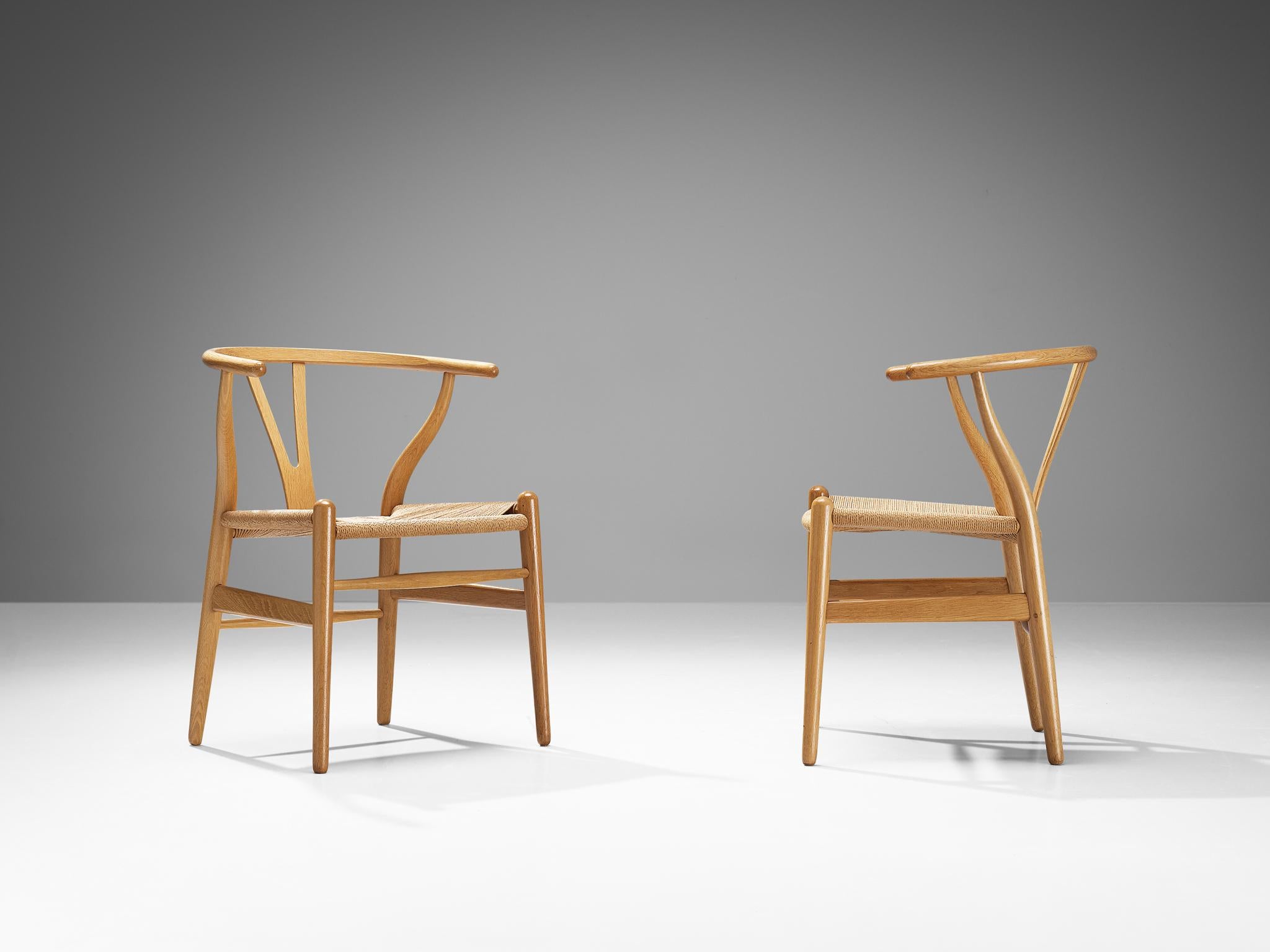 Hans Wegner for Carl Hansen & Søn Pair of 'Wishbone' Chairs in Oak  For Sale 1