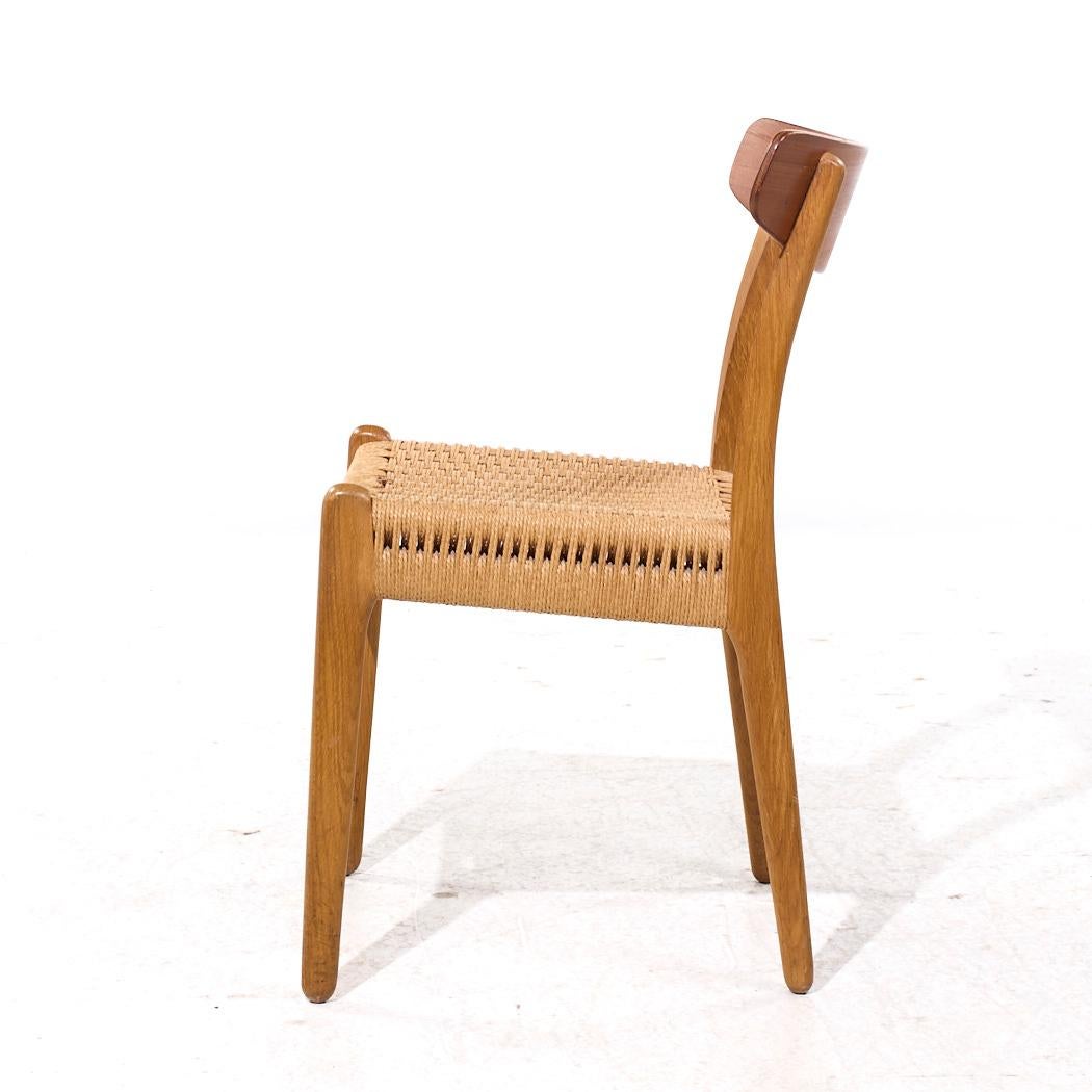 Hans Wegner für Carl Hansen & Son CH23 MCM Danish Teak Oak Dining Chairs - Paar im Angebot 4