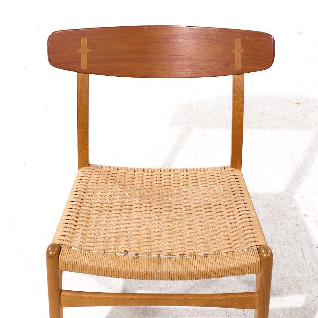 Hans Wegner für Carl Hansen & Son CH23 MCM Danish Teak Oak Dining Chairs - Paar im Angebot 5
