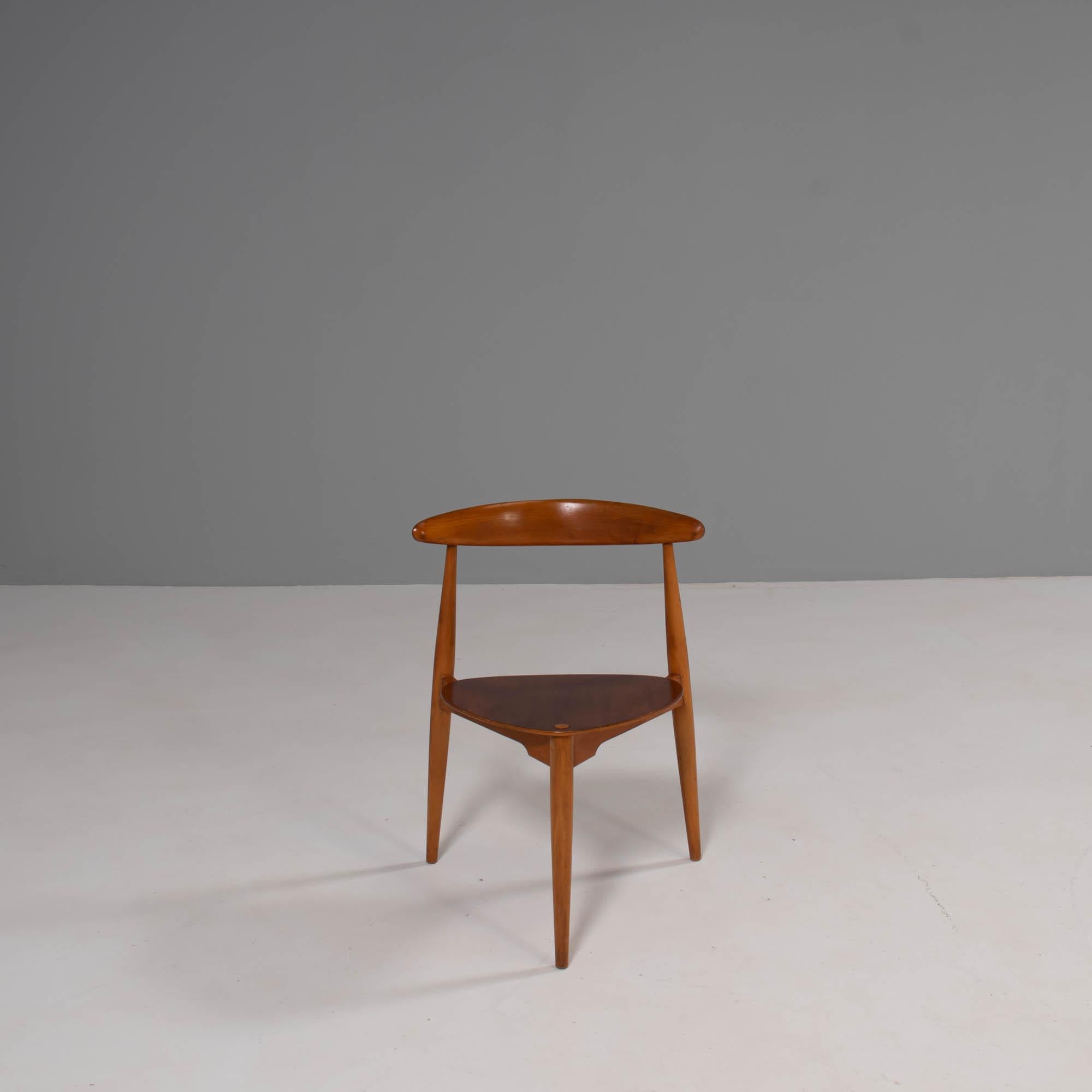 Hans Wegner for Fritz Hansen FH4103 Beech & Teak Heart Chairs, Set of 6 In Good Condition For Sale In London, GB