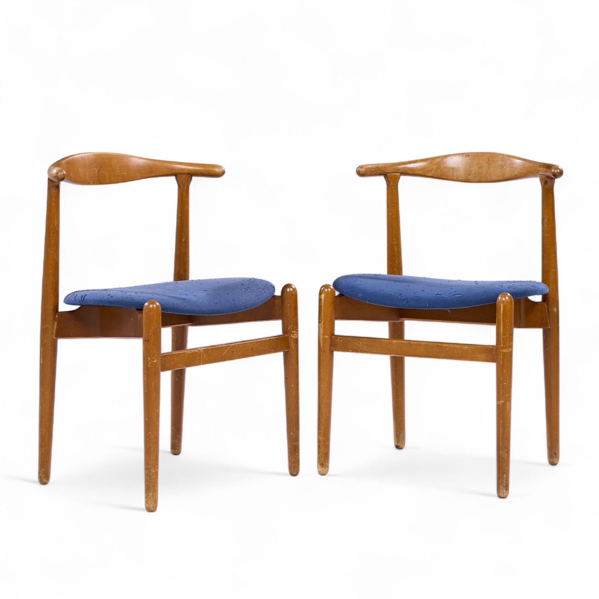 Hans Wegner for Fritz Hansen Model 708 Mid Century Danish Teak Dining Chairs - Pair

Each chair measures: 20.25 wide x 17.5 deep x 29.25 inches high, with a seat height/chair clearance of 17 inches

Good Vintage Condition.

We take our photos in a