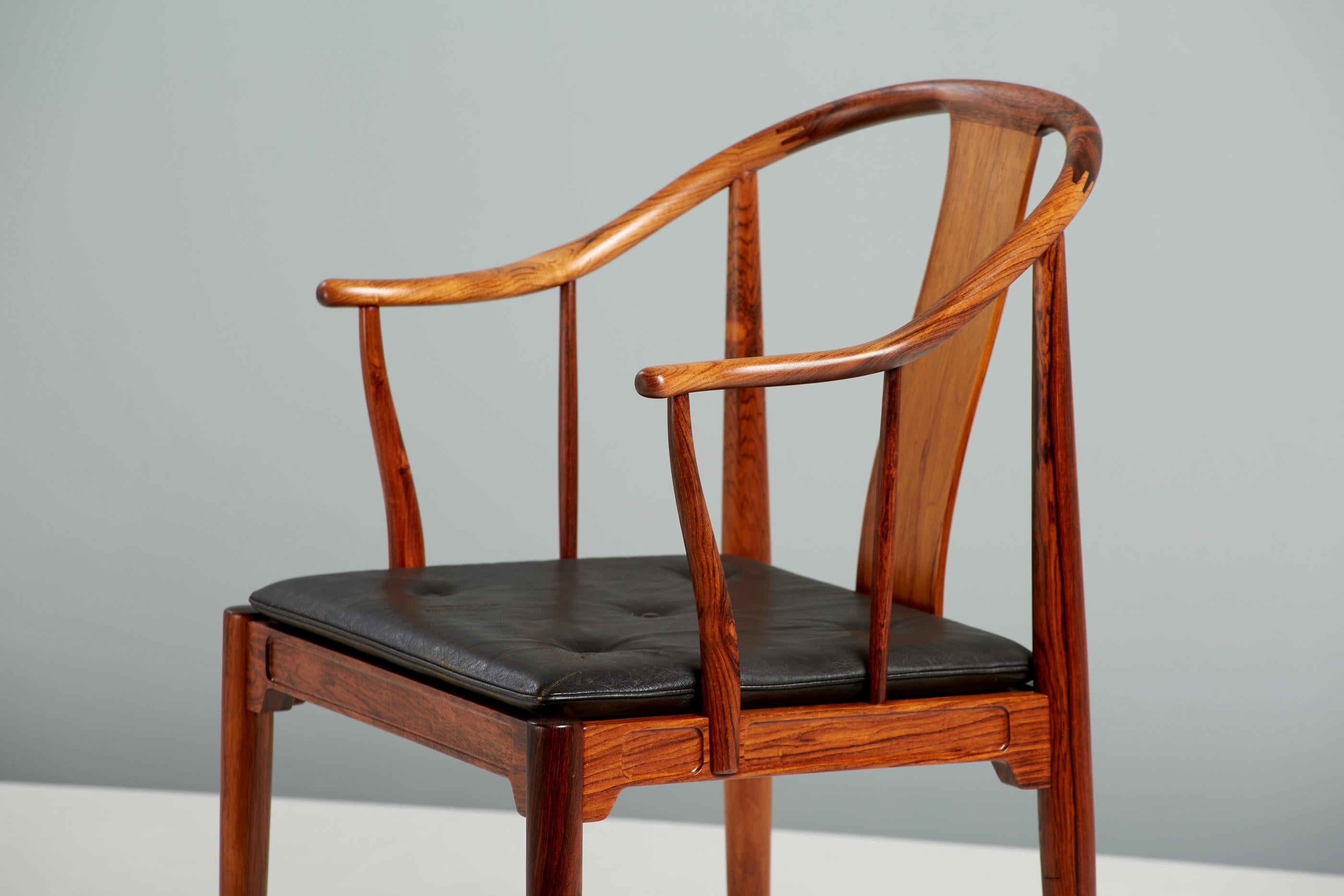 Cuir Chaise en bois de rose Hans Wegner pour Fritz Hansen, vers les années 1960 en vente