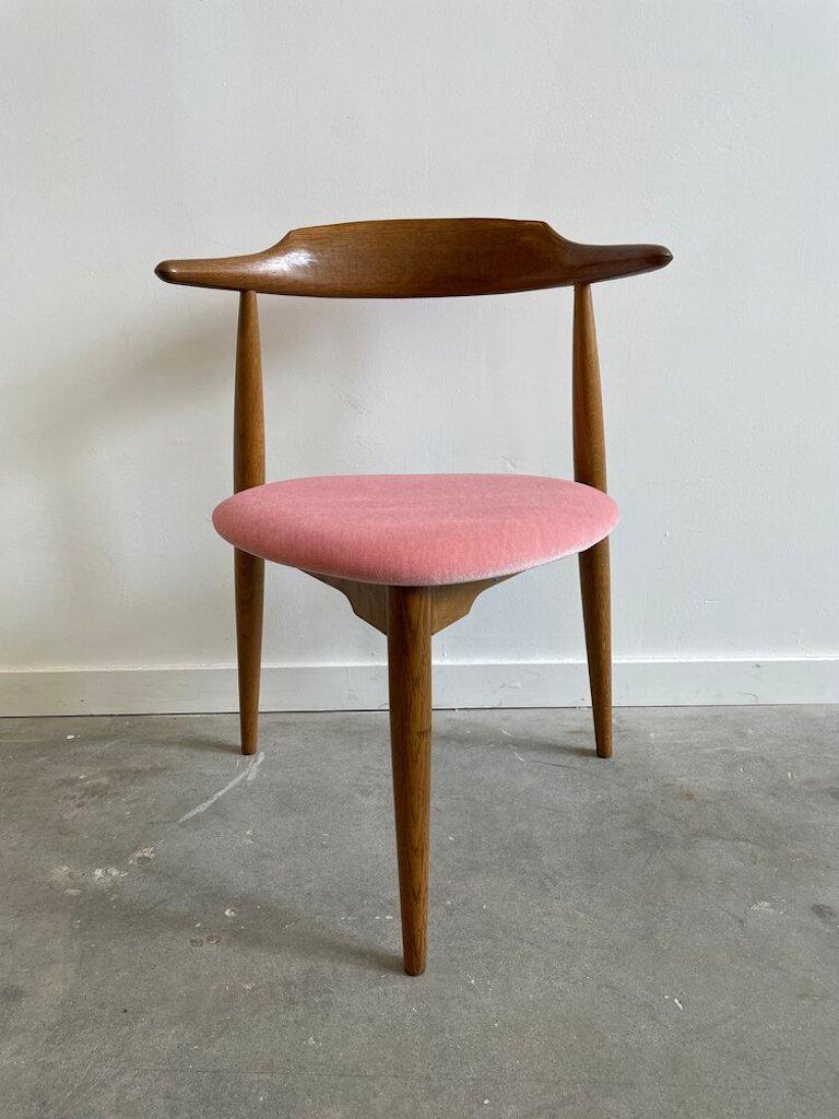 Mid-Century Modern Hans Wegner for Fritz Hansen Three Legged Heart Chair