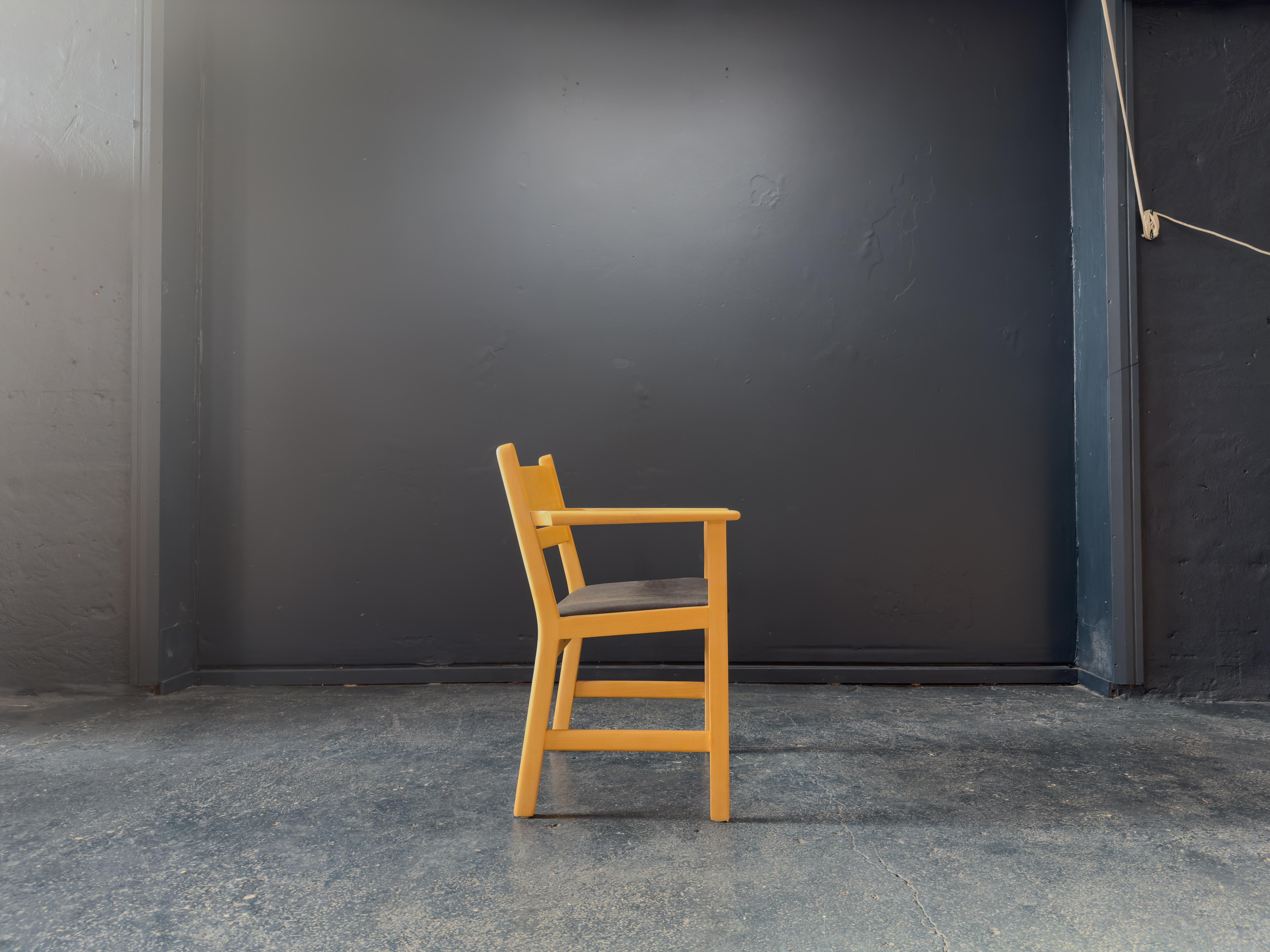 Mid-Century moderno Hans Wegner per Getama Poltrona in faggio e pelle nera in vendita