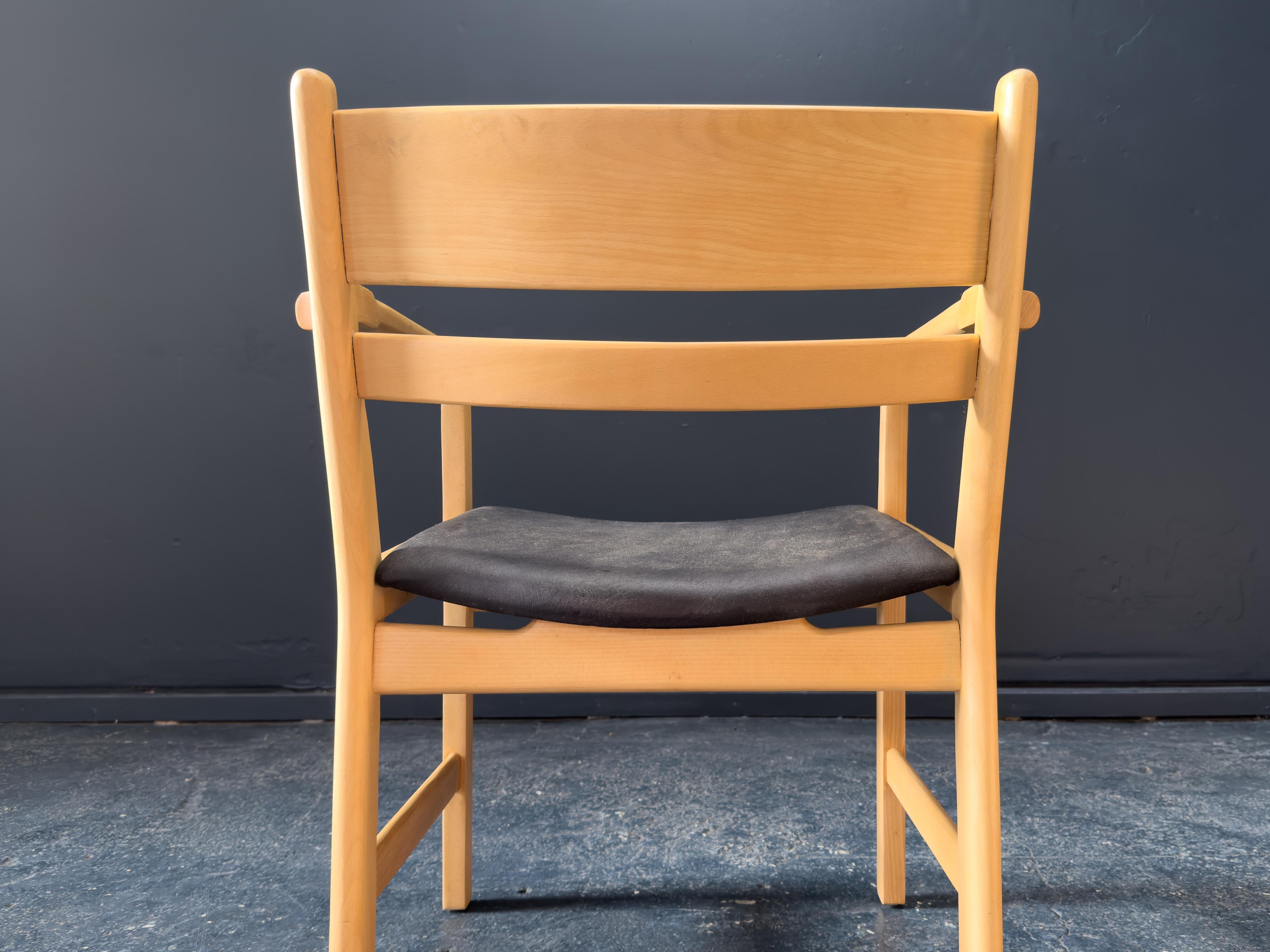 Hans Wegner per Getama Poltrona in faggio e pelle nera In condizioni buone in vendita a London, GB