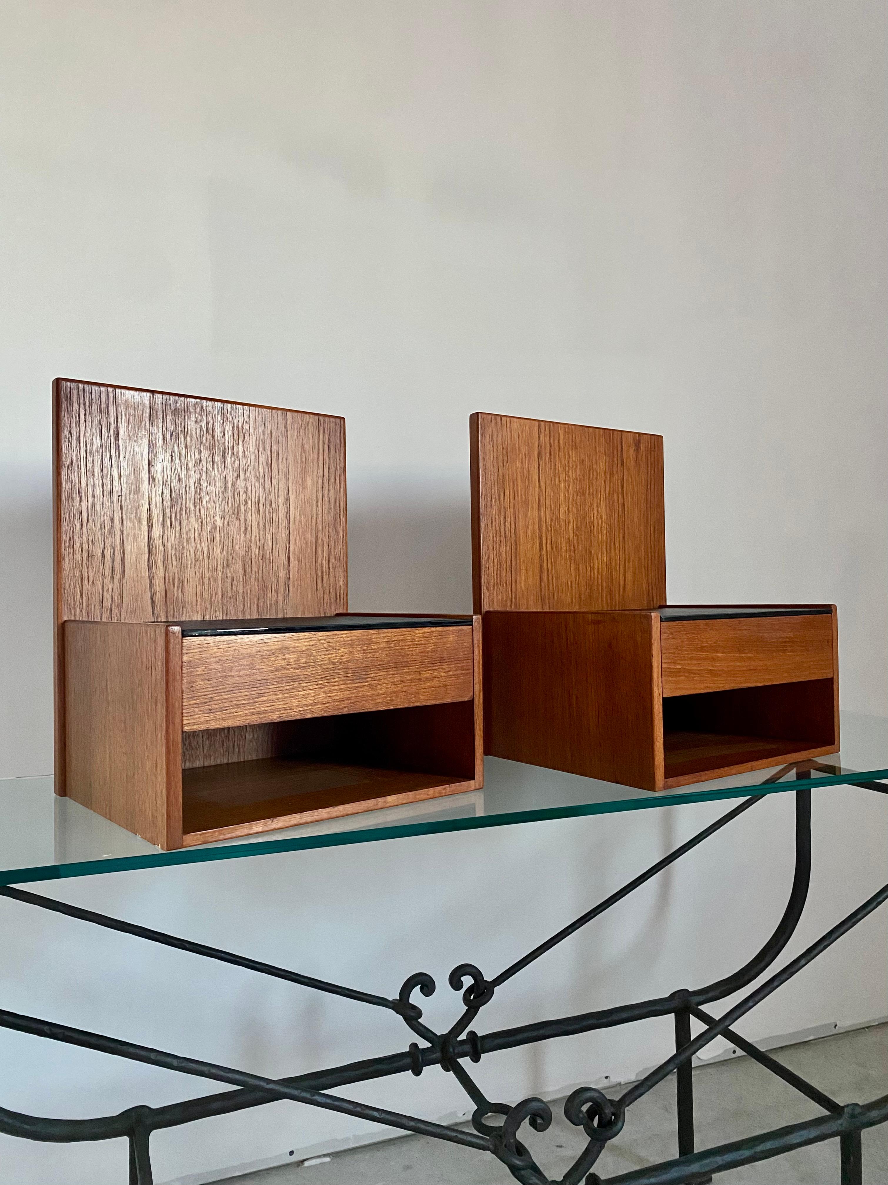 Paire de tables de nuit flottantes en teck Hans Wegner pour GETAMA en vente 4