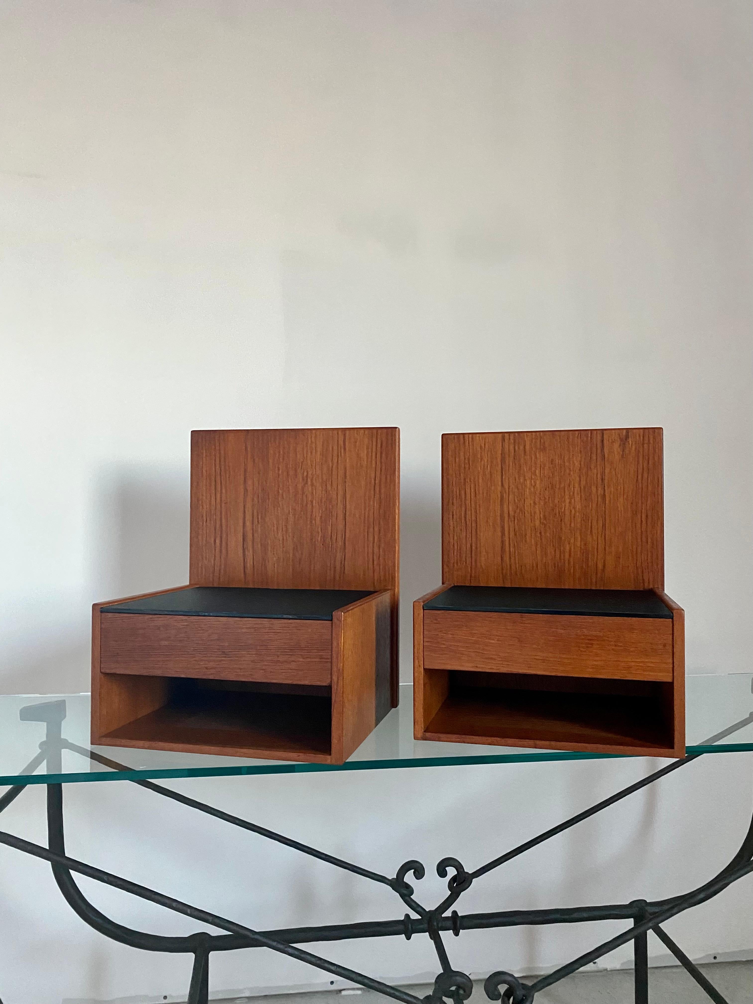 Paire de tables de nuit flottantes en teck Hans Wegner pour GETAMA Bon état - En vente à Round Top, TX