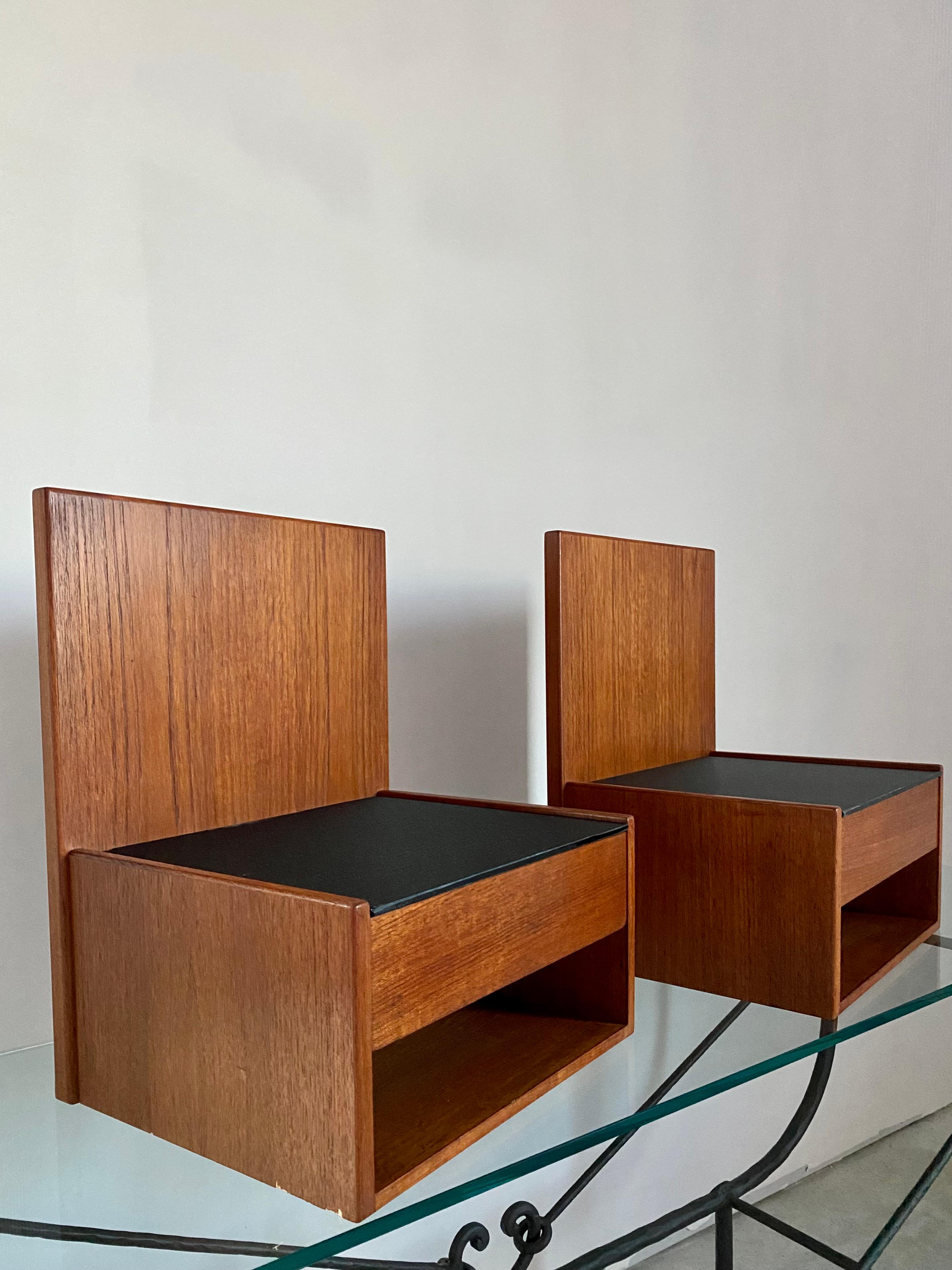 Paire de tables de nuit flottantes en teck Hans Wegner pour GETAMA en vente 1