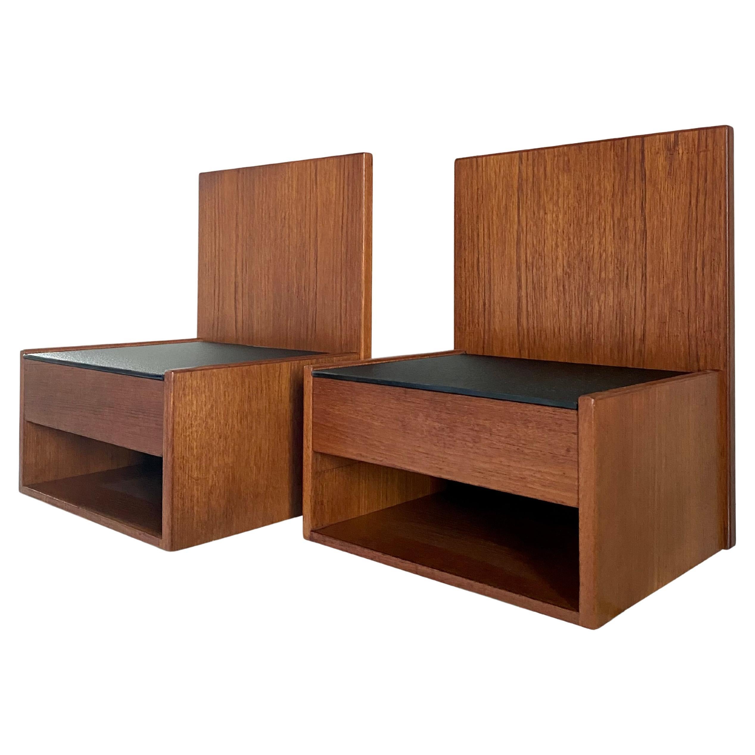 Paire de tables de nuit flottantes en teck Hans Wegner pour GETAMA en vente