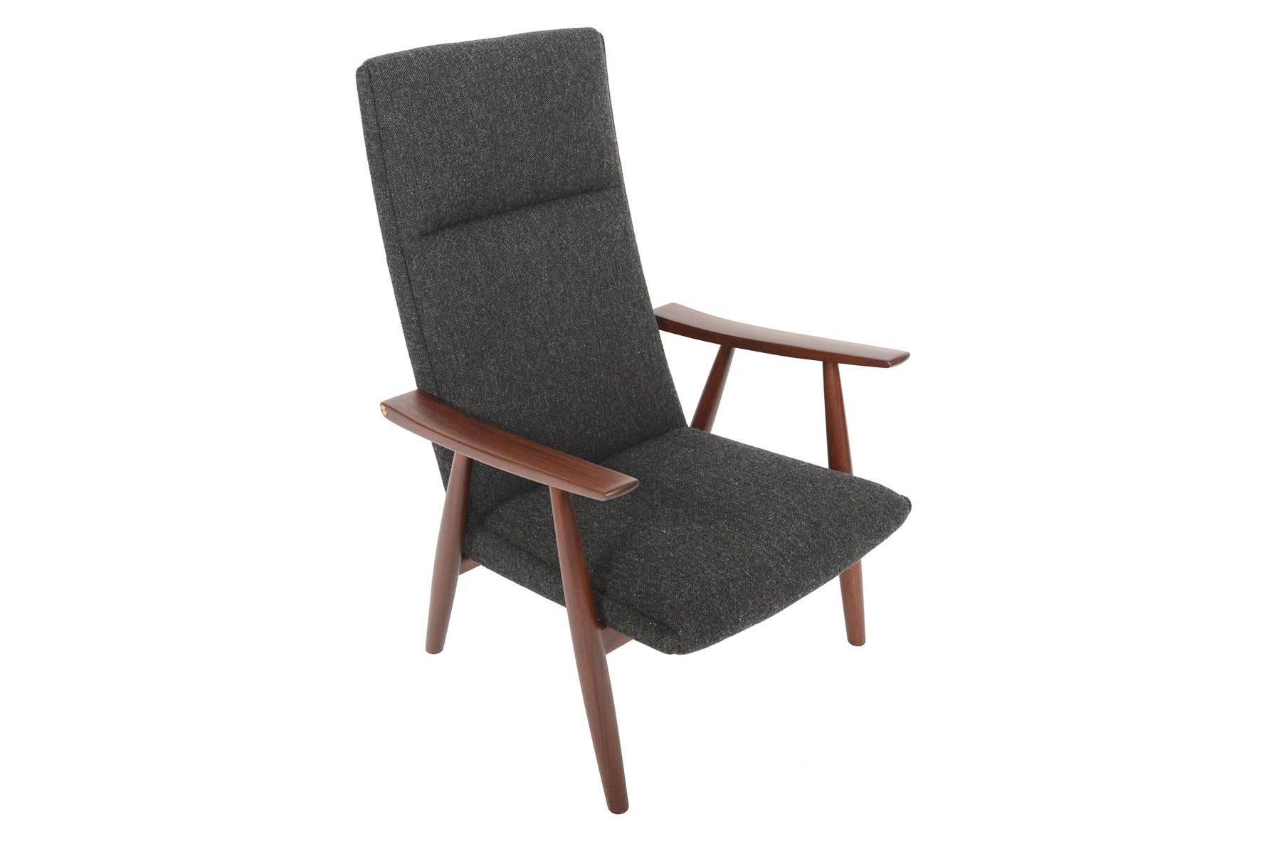 Scandinavian Modern Hans Wegner for GETAMA GE-260 Lounge Chair