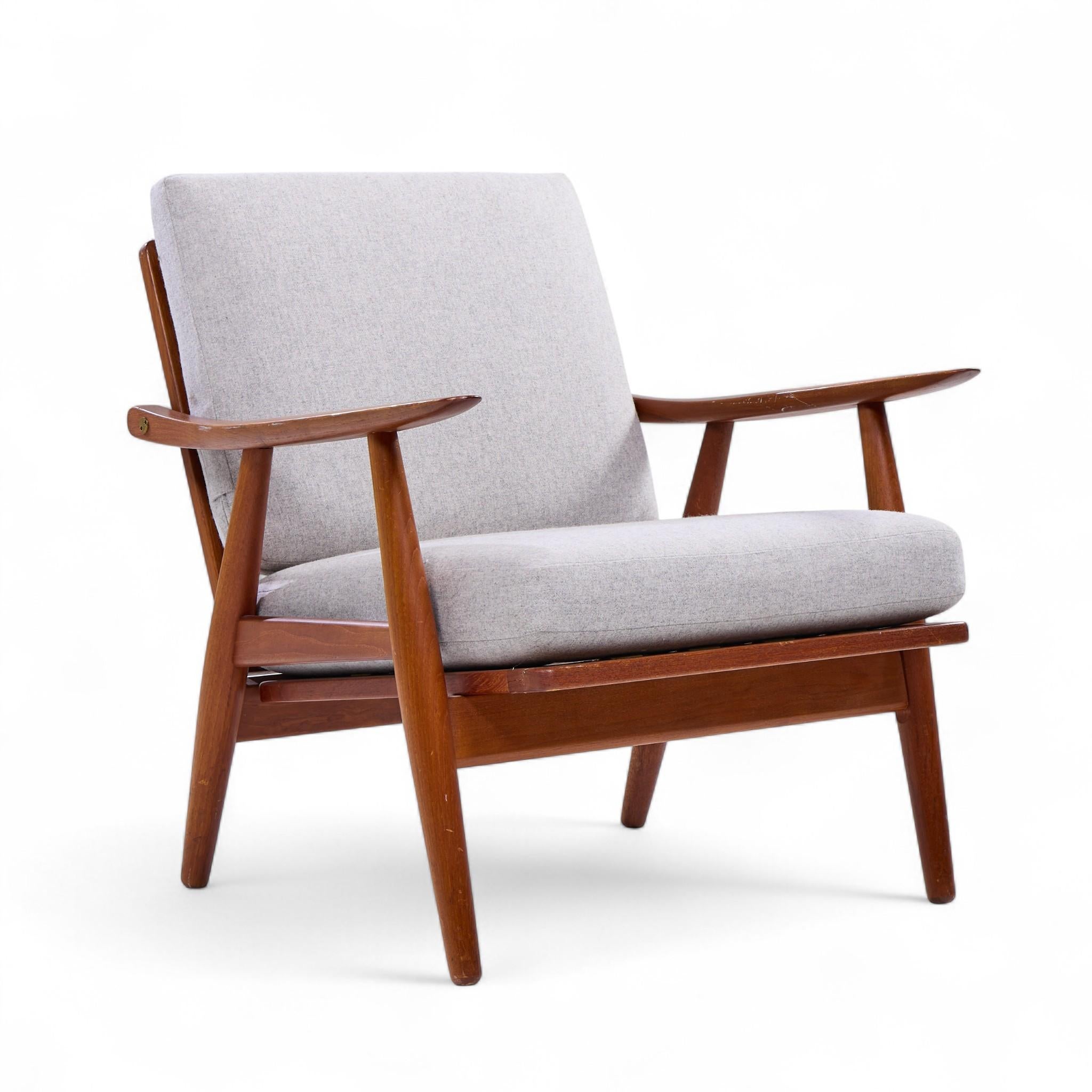 Danois Hans Wegner for Getama GE270 Mid Century Teak Lounge Chairs - Pair en vente