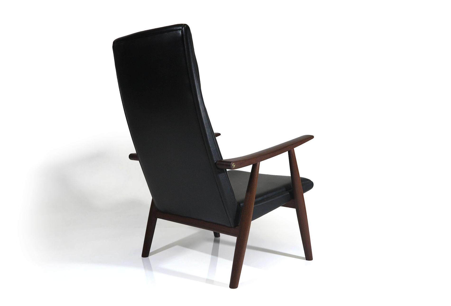 Hans Wegner for Getama High-back in Black Leather In Excellent Condition For Sale In Oakland, CA
