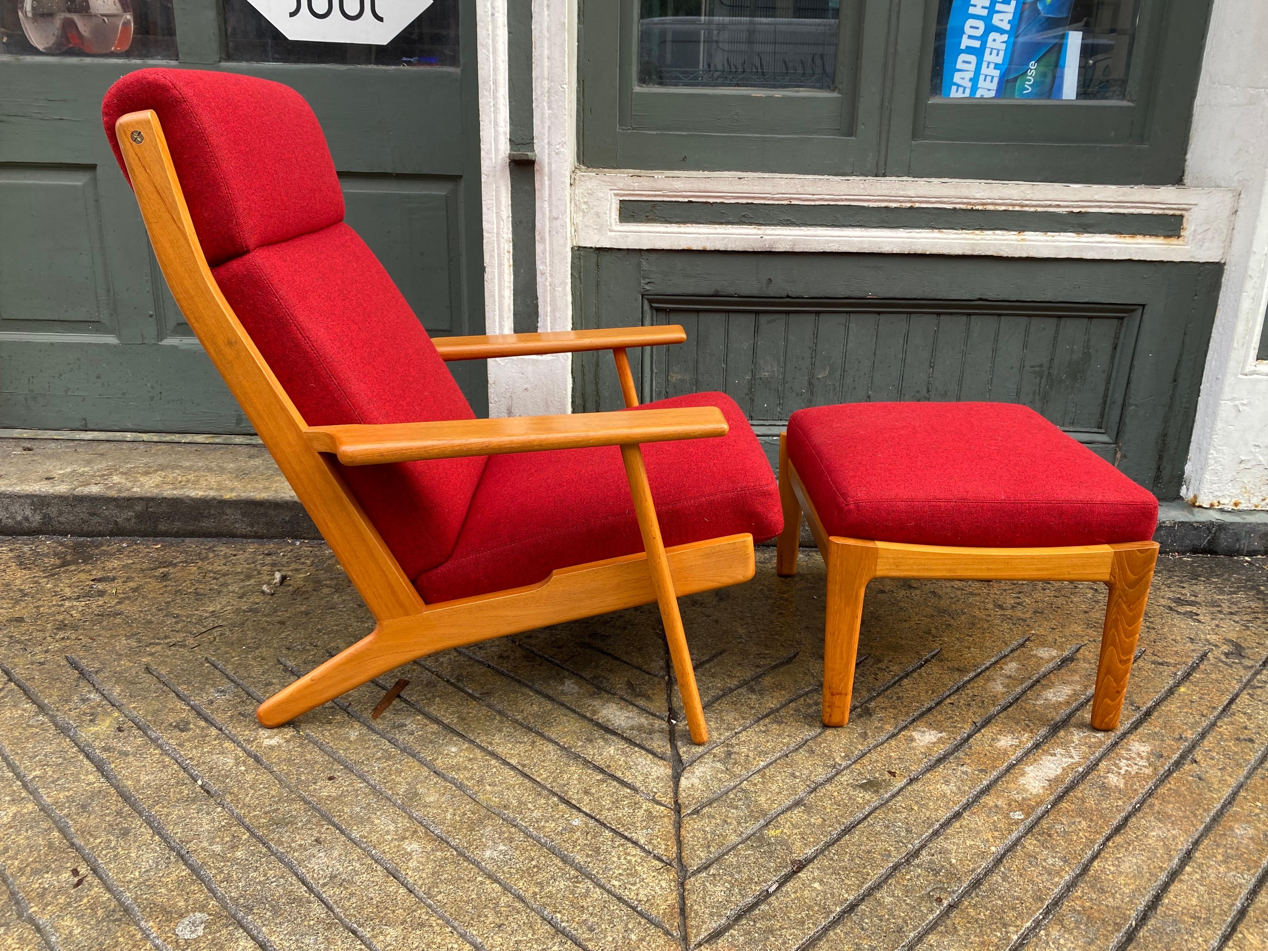 Hans Wegner for GETAMA High Back Oak Lounge Chair and Ottoman Model GE290 For Sale 5