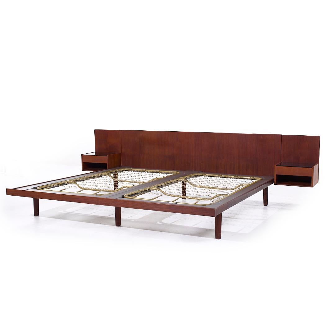 Mid-Century Modern Hans Wegner for Getama MCM Danish Teak King Platform Bed with Nightstands For Sale