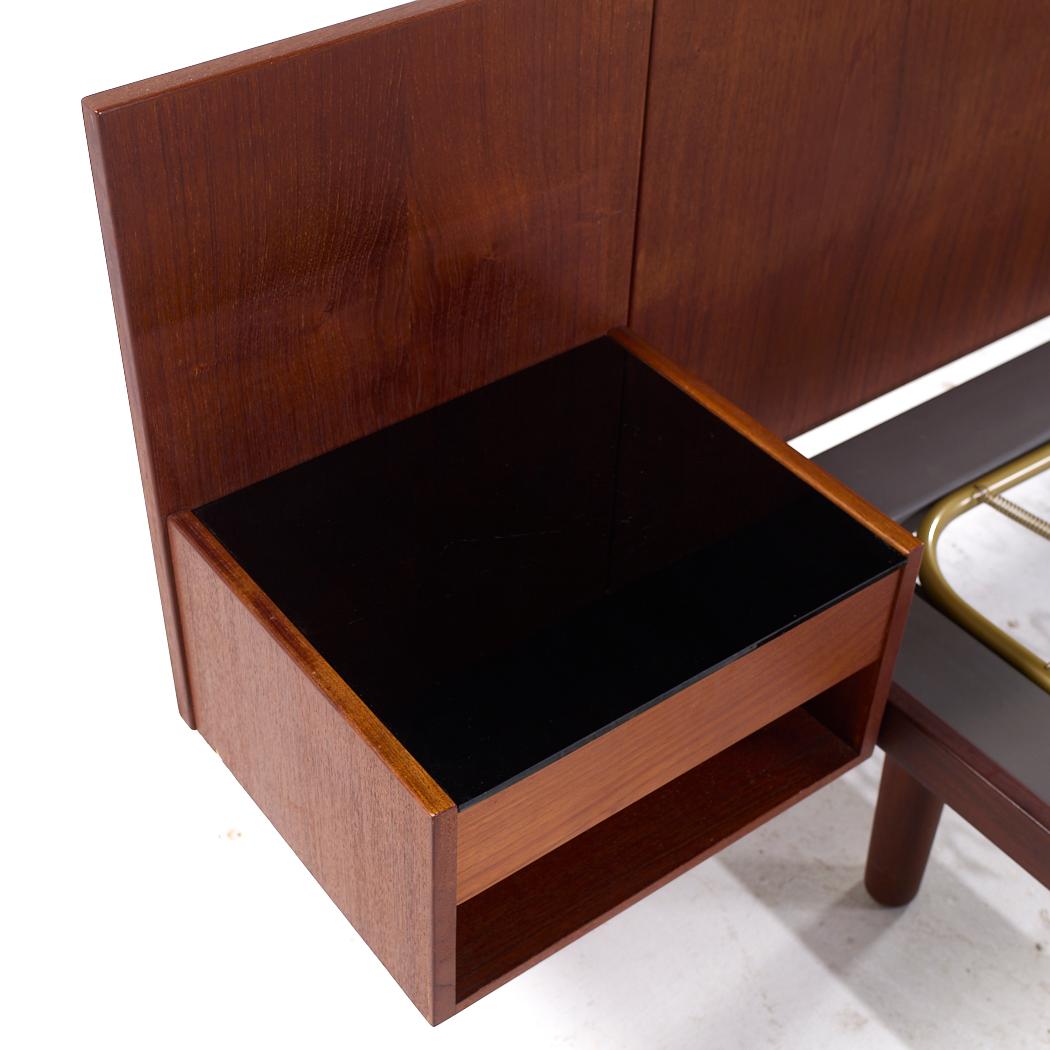 Late 20th Century Hans Wegner for Getama MCM Danish Teak King Platform Bed with Nightstands For Sale
