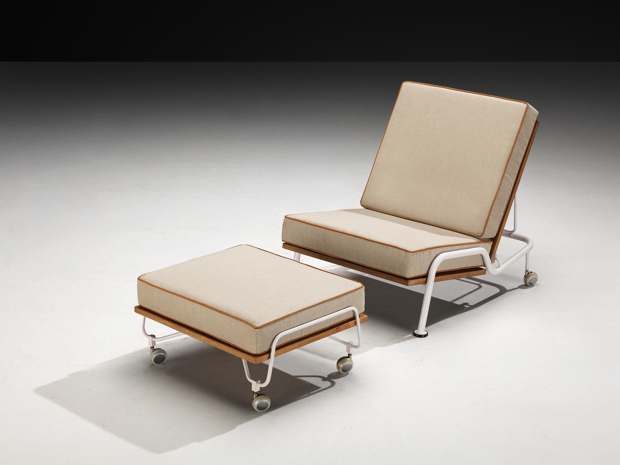 Hans J. Wegner para Getama, sillón con otomana, modelo 