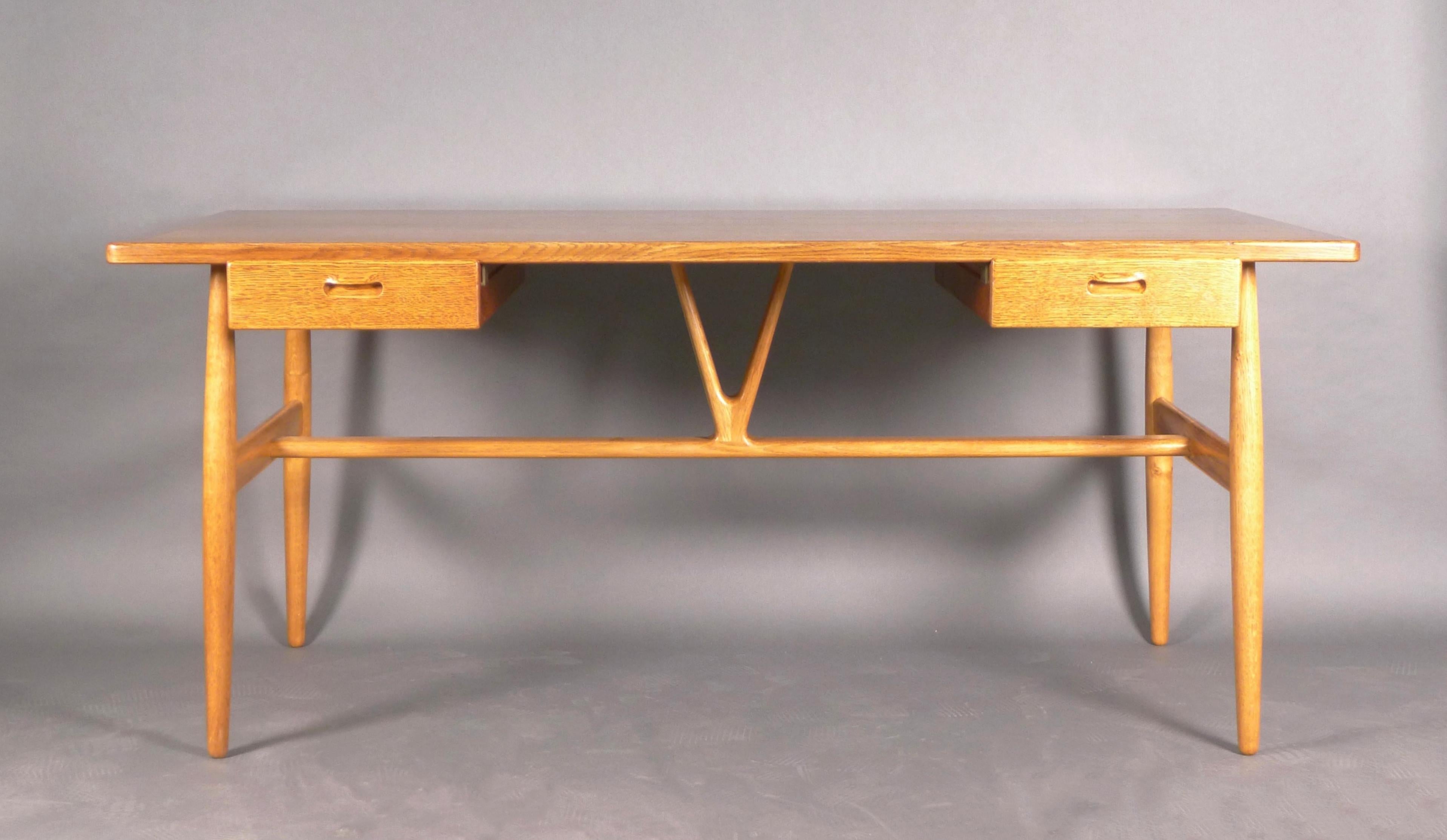 Hans Wegner für Johannes Hansen, 1950er Jahre, seltener Wishbone-Schreibtisch aus Eiche, Modell JH-563 im Angebot 2