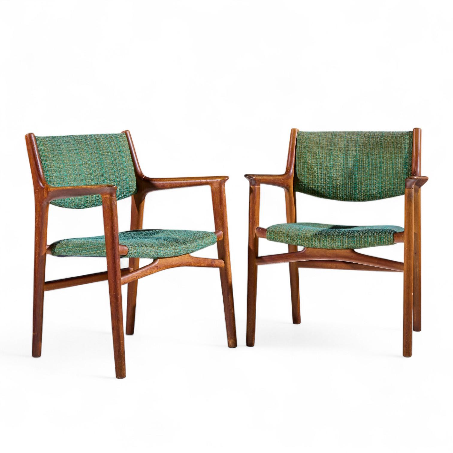 Hans Wegner pour Johannes Hansen JH-515 Chaises d'appoint danoises en teck du milieu du siècle - Paire

Chaque chaise mesure : 26 de large x 21 de profond x 32,5 de haut, avec une hauteur d'assise de 17,5 et une hauteur d'accoudoir / dégagement de