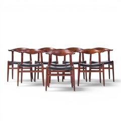 Hans Wegner für Johannes Hansen: Esszimmerstühle aus Rinderhorn im Mid-Century-Stil – 8er-Set