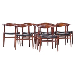 Hans Wegner für Johannes Hansen: Esszimmerstühle aus Rinderhorn im Mid-Century-Stil – 8er-Set