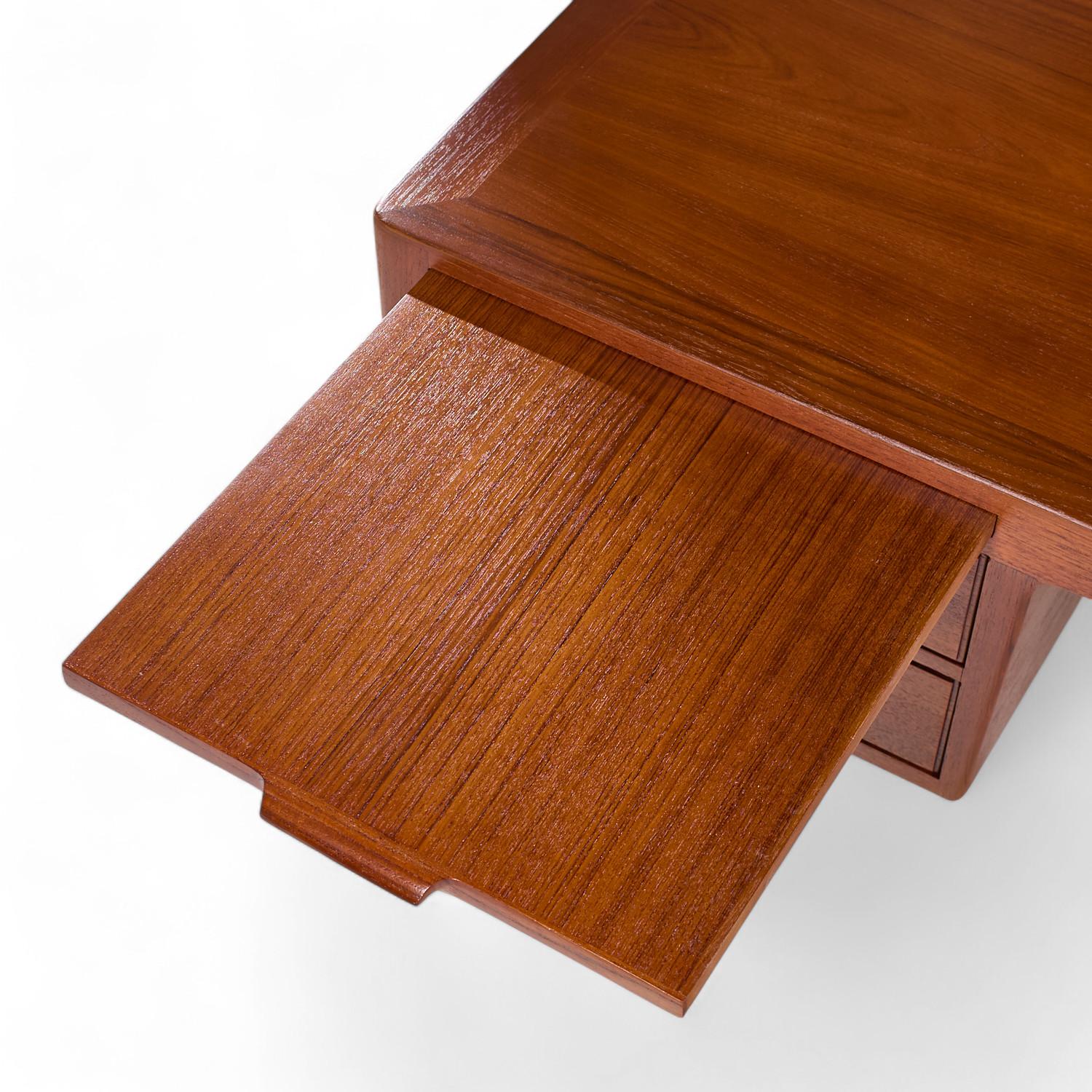 Hans Wegner for Johannes Hansen Model 573 Mid Century Danish Teak Desk For Sale 2