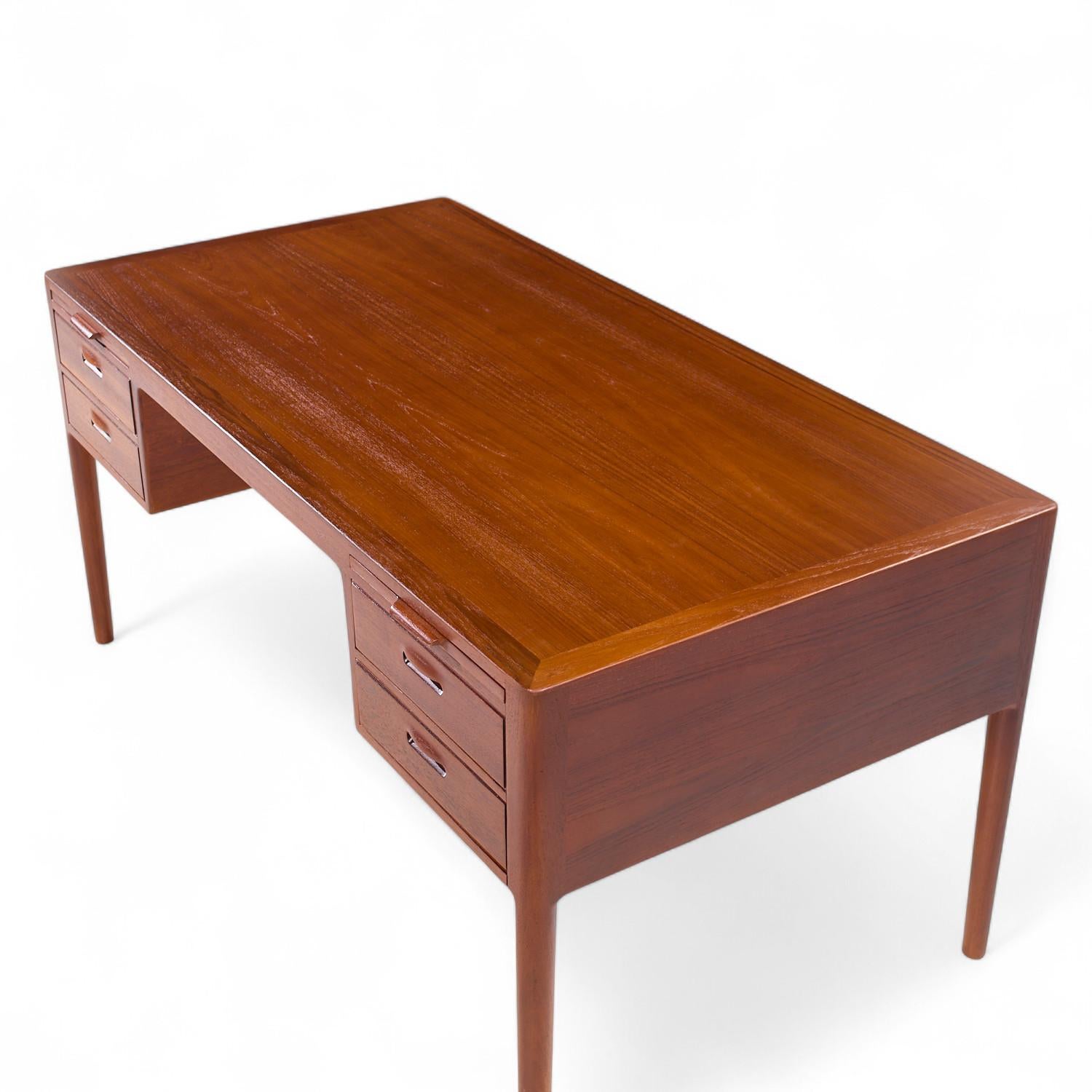 Hans Wegner for Johannes Hansen Model 573 Mid Century Danish Teak Desk For Sale 4
