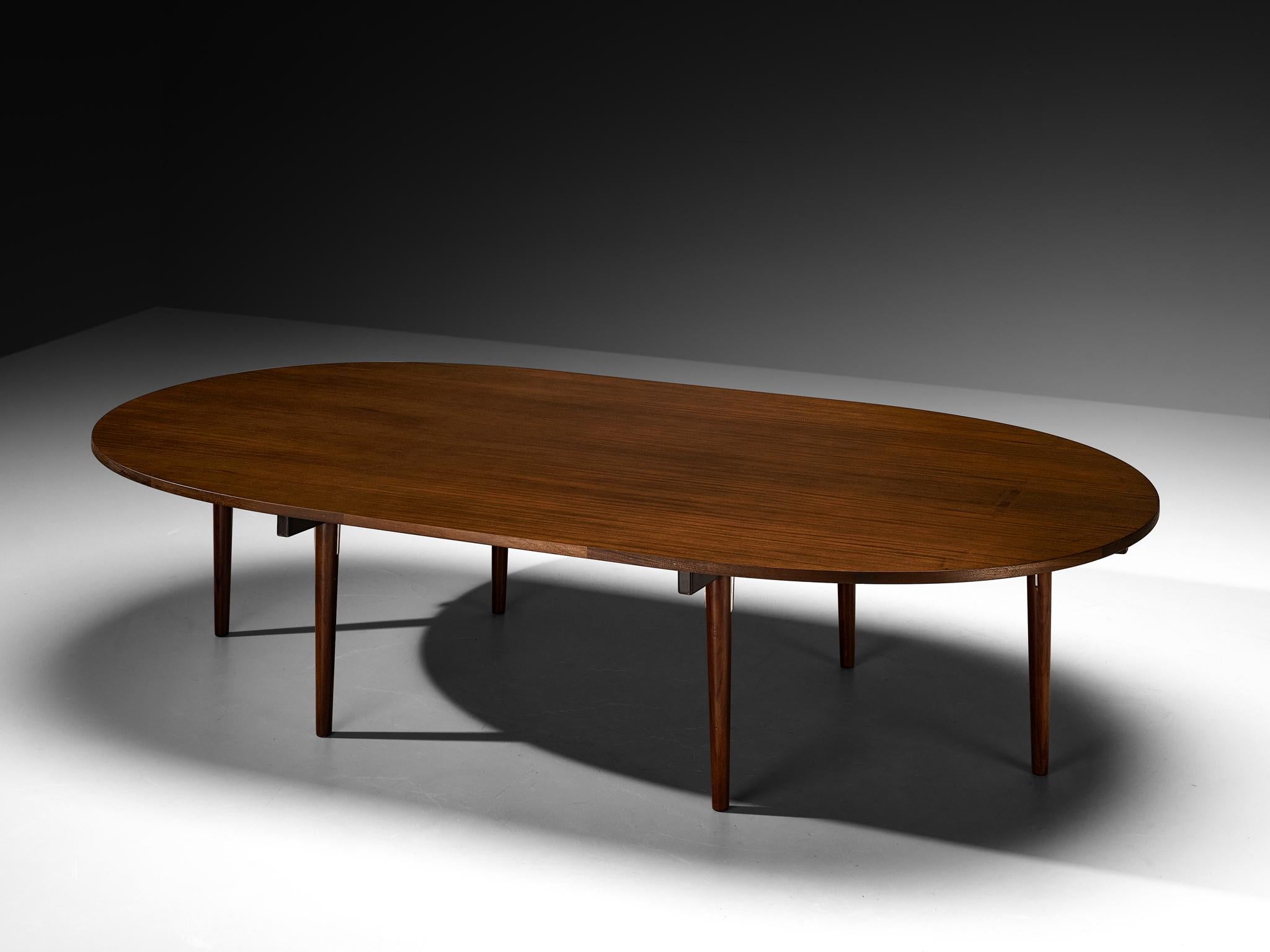 Hans Wegner per Johannes Hansen, tavolo da pranzo o da conferenza, mogano, acciaio inossidabile, Danimarca, 1960

Un design eccezionale e raro del maestro danese Hans J. Wegner, realizzato dallo stimato ebanista Johannes Hansen. Una versione più