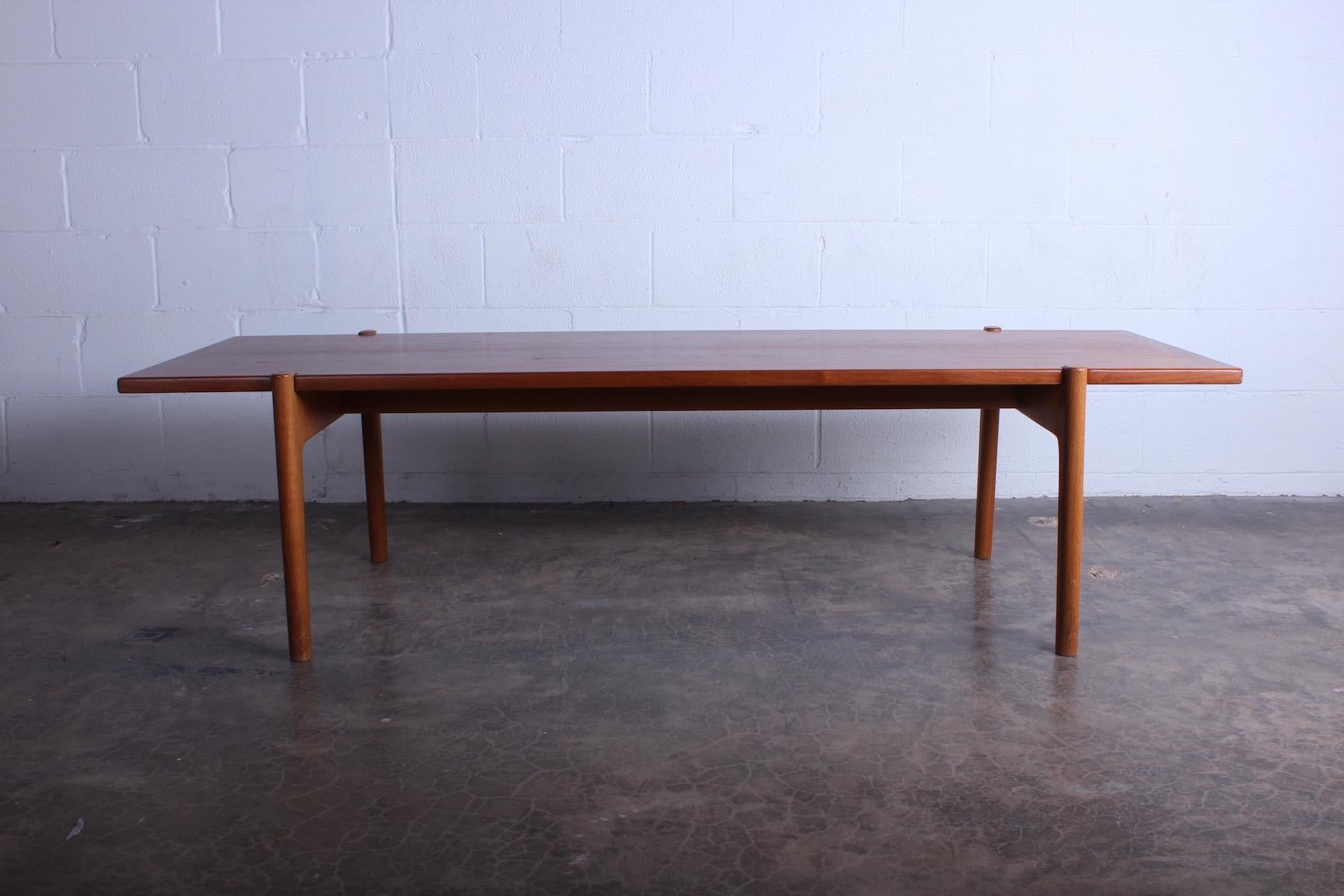 Hans Wegner for Johannes Hansen Reversible Top Coffee Table In Good Condition In Dallas, TX