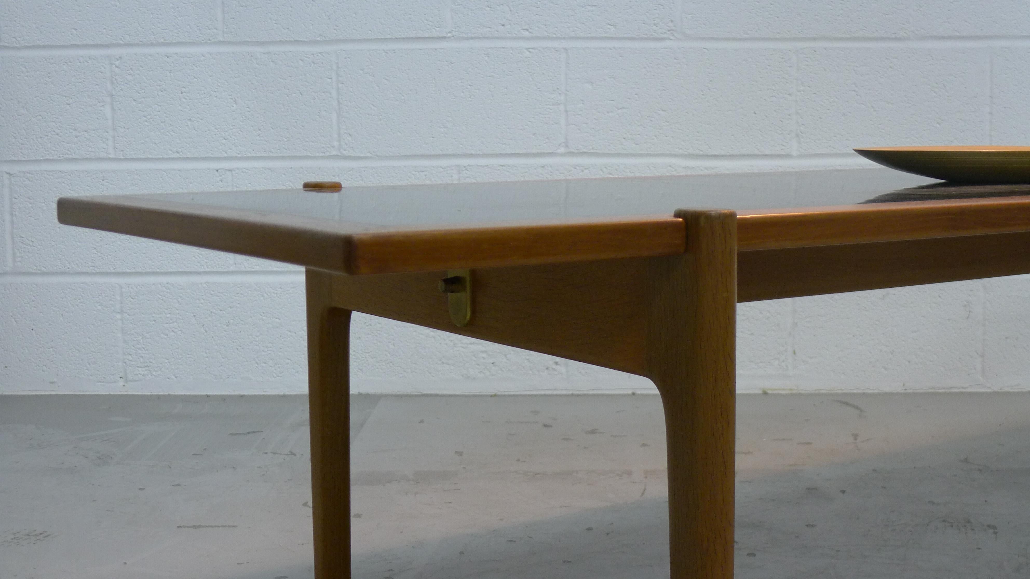 Hans Wegner for Johannes Hansen Reversible Top Coffee Table, Signed For Sale 2