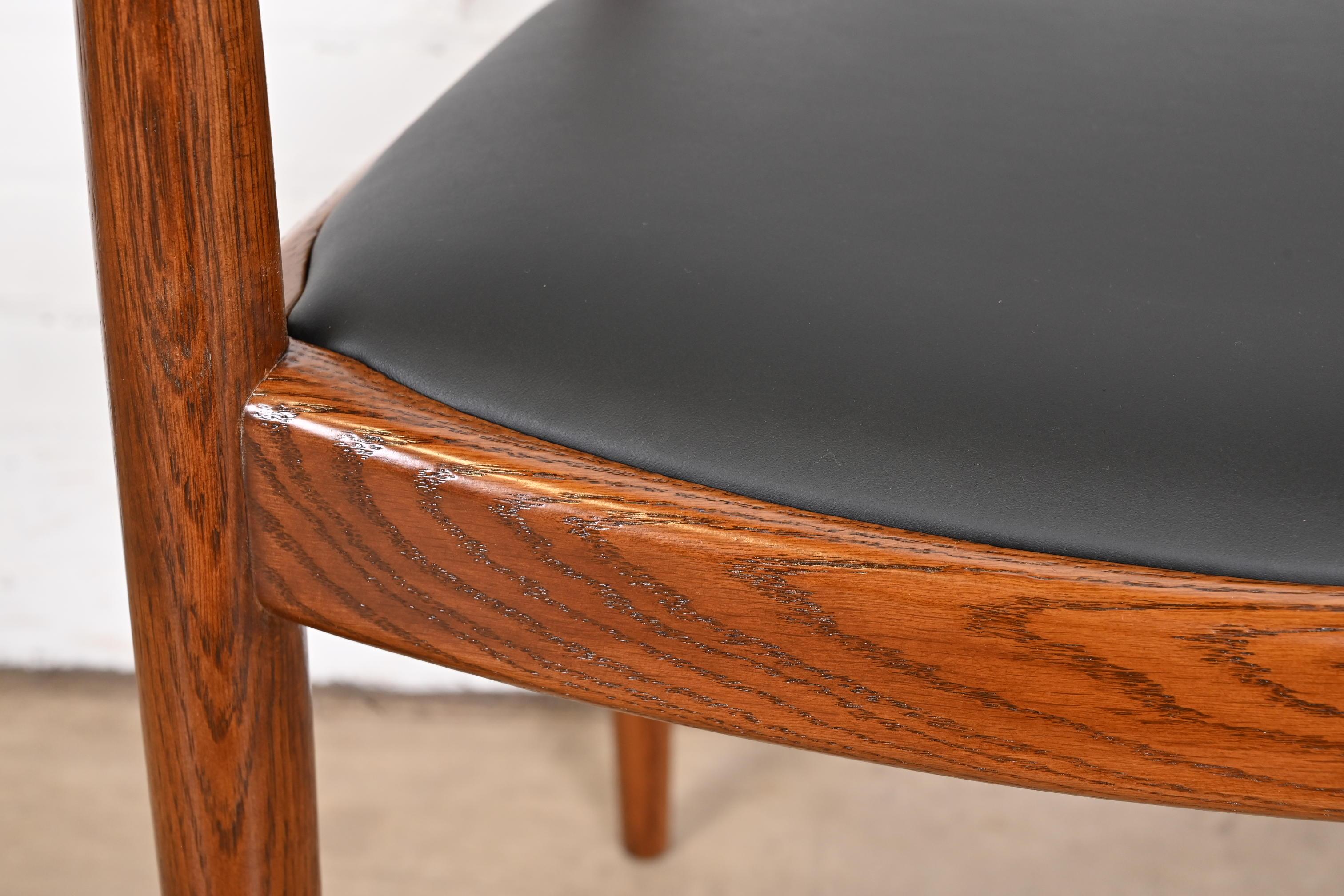 Hans Wegner For Johannes Hansen The Chair Oak And Leather Round Chair 