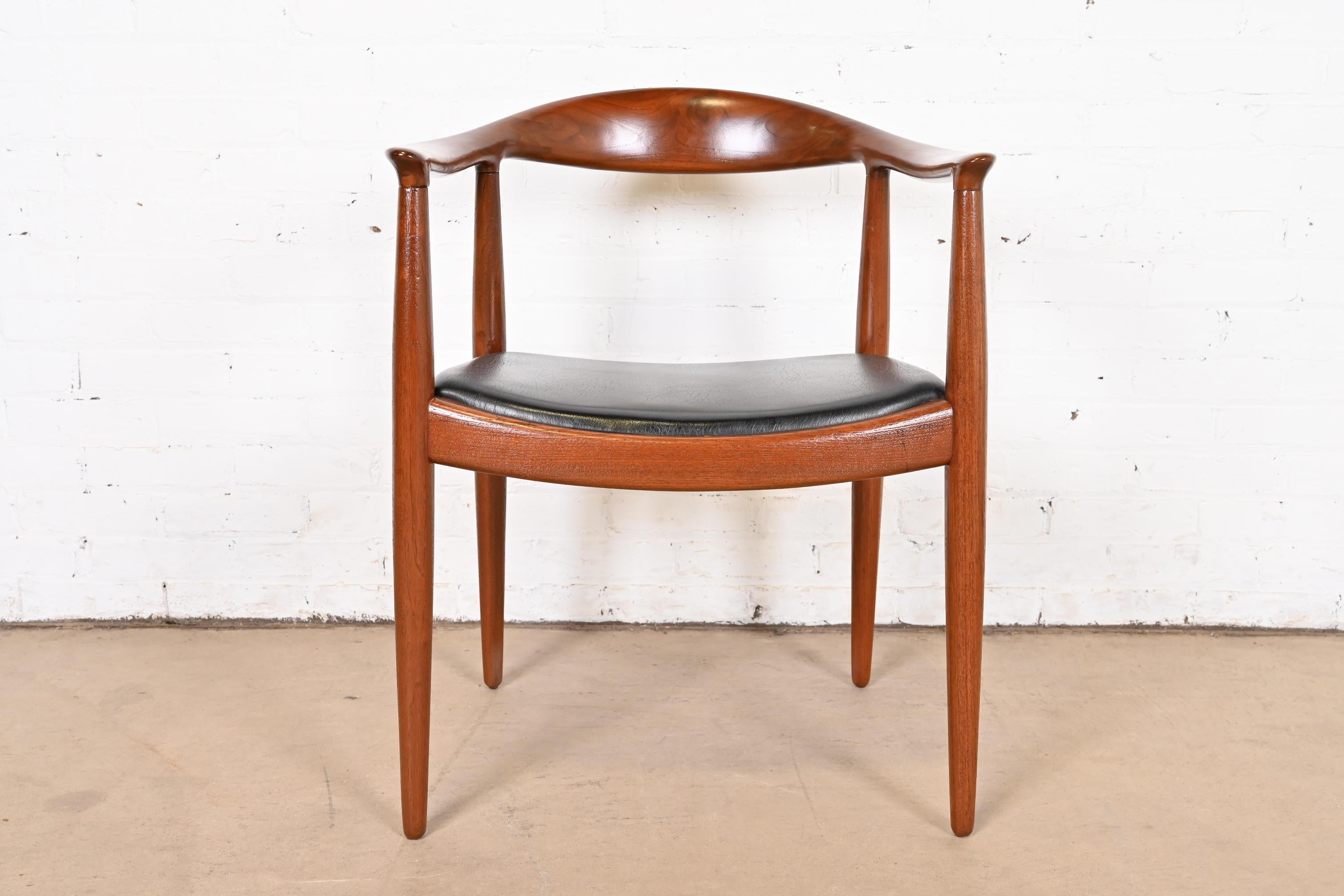 Scandinave moderne Chaise The Chair de Hans Wegner pour Johannes Hansen, en teck et cuir, années 1960 en vente